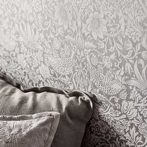 Pure Strawberry Thief wallpaper van Morris & Co