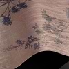 Dust & Petals behang Premium Silk Silver behang in T11107 van Tuskara