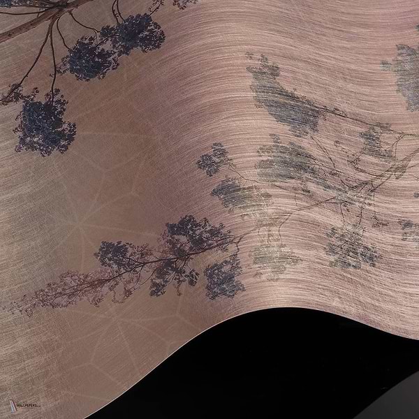 Dust & Petals behang Premium Silk Silver behang in T11107 van Tuskara