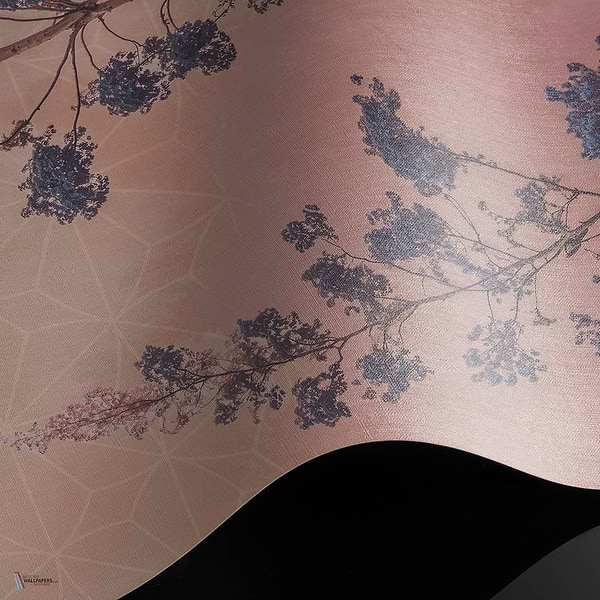 Dust & Petals behang Raw Vinyl behang in T11107 van Tuskara