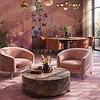 Dust & Petals behang in T11107 van Tuskara — interieur