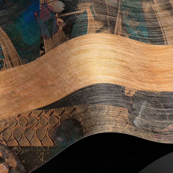 Kulani behang Premium Silk Gold behang in T11005 van Tuskara