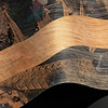 Kulani behang Premium Silk Gold behang in T11006 van Tuskara