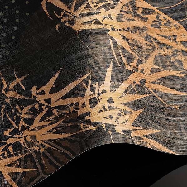 Obsidian Sky behang Premium Silk Gold behang in T11099 van Tuskara