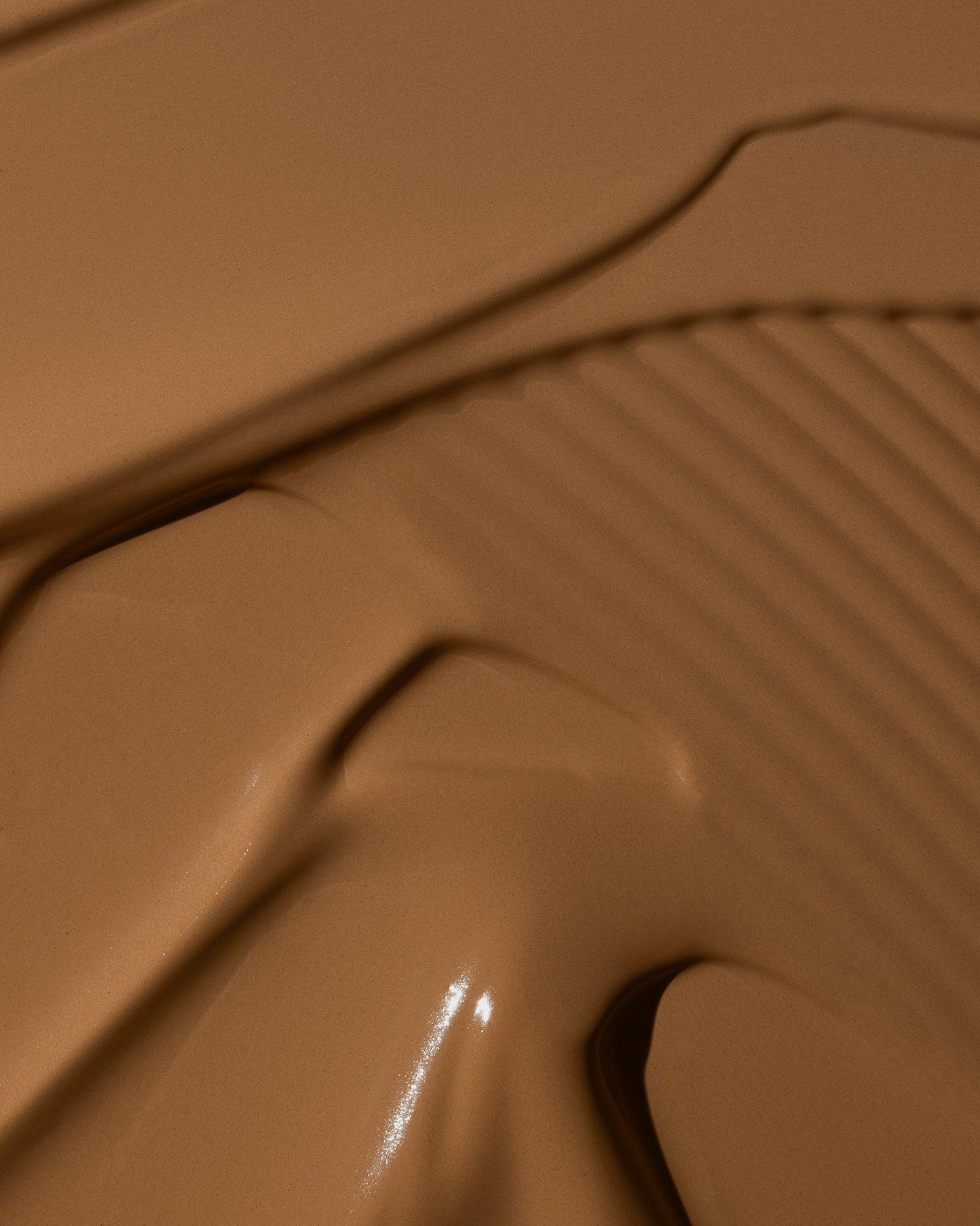 Texture close-up of MÁDARA Organic Skincare skinonym caramel A6093 �swatch demonstrates consistency and finish.