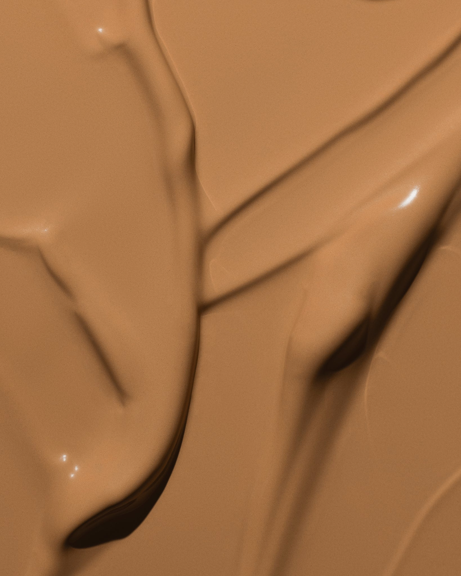Texture close-up of MÁDARA Organic Skincare skinonym olive A6091 �swatch demonstrates consistency and finish.