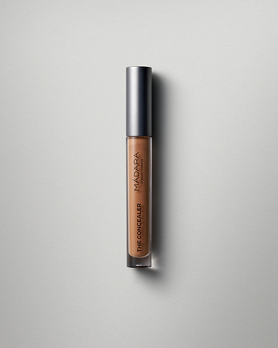 MÁDARA Organic Skincare concealer hazelnut madara A6104 concealer product photo on plain background.