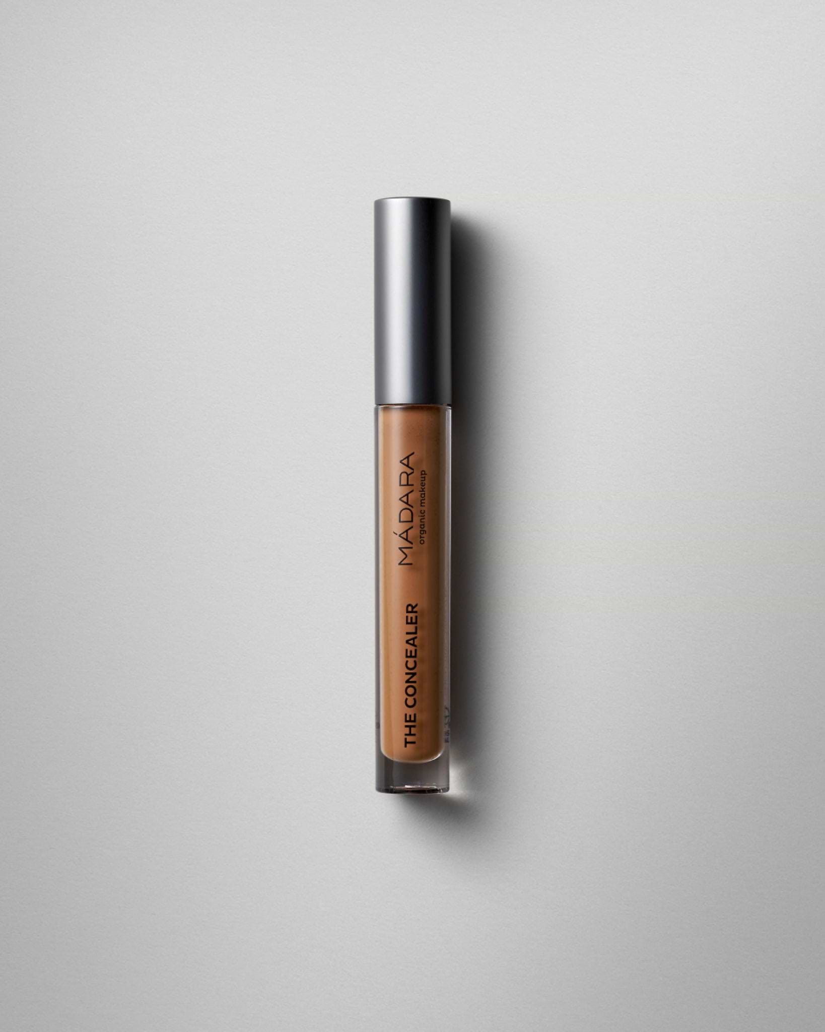 MÁDARA Organic Skincare concealer mocha madara A6105 concealer product photo on plain background.