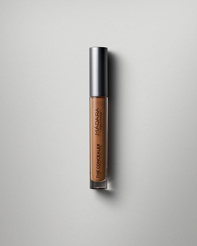 MÁDARA Organic Skincare concealer mocha madara A6105 concealer product photo on plain background.