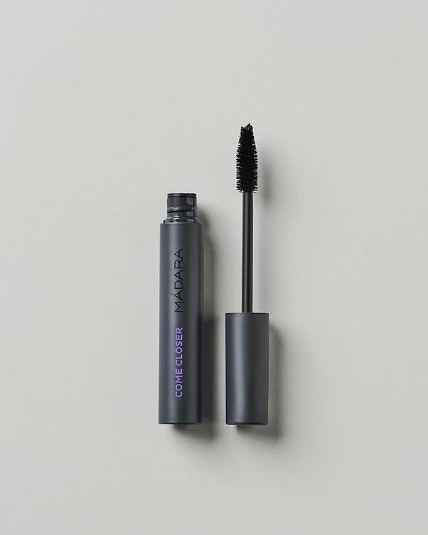 MÁDARA Organic Skincare infinite lash mascara madara A6602 product photo on plain background.