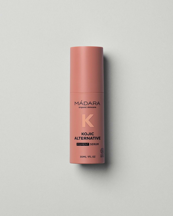 MÁDARA Organic Skincare kojic alternative pigment serum A2125 serum product photo on plain background.