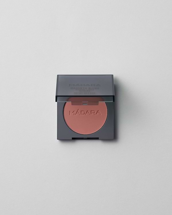 MÁDARA Organic Skincare mineral cheek blusher bare blossom A6822 product photo on plain background.