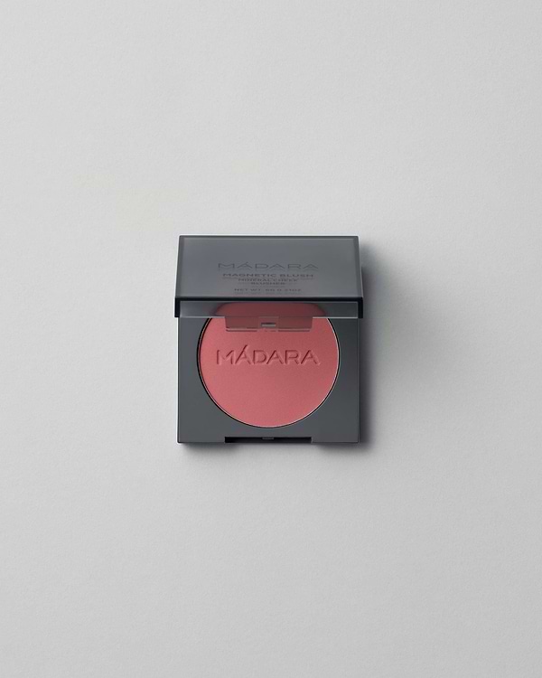 MÁDARA Organic Skincare mineral cheek blusher cold cheeks A6823 product photo on plain background.