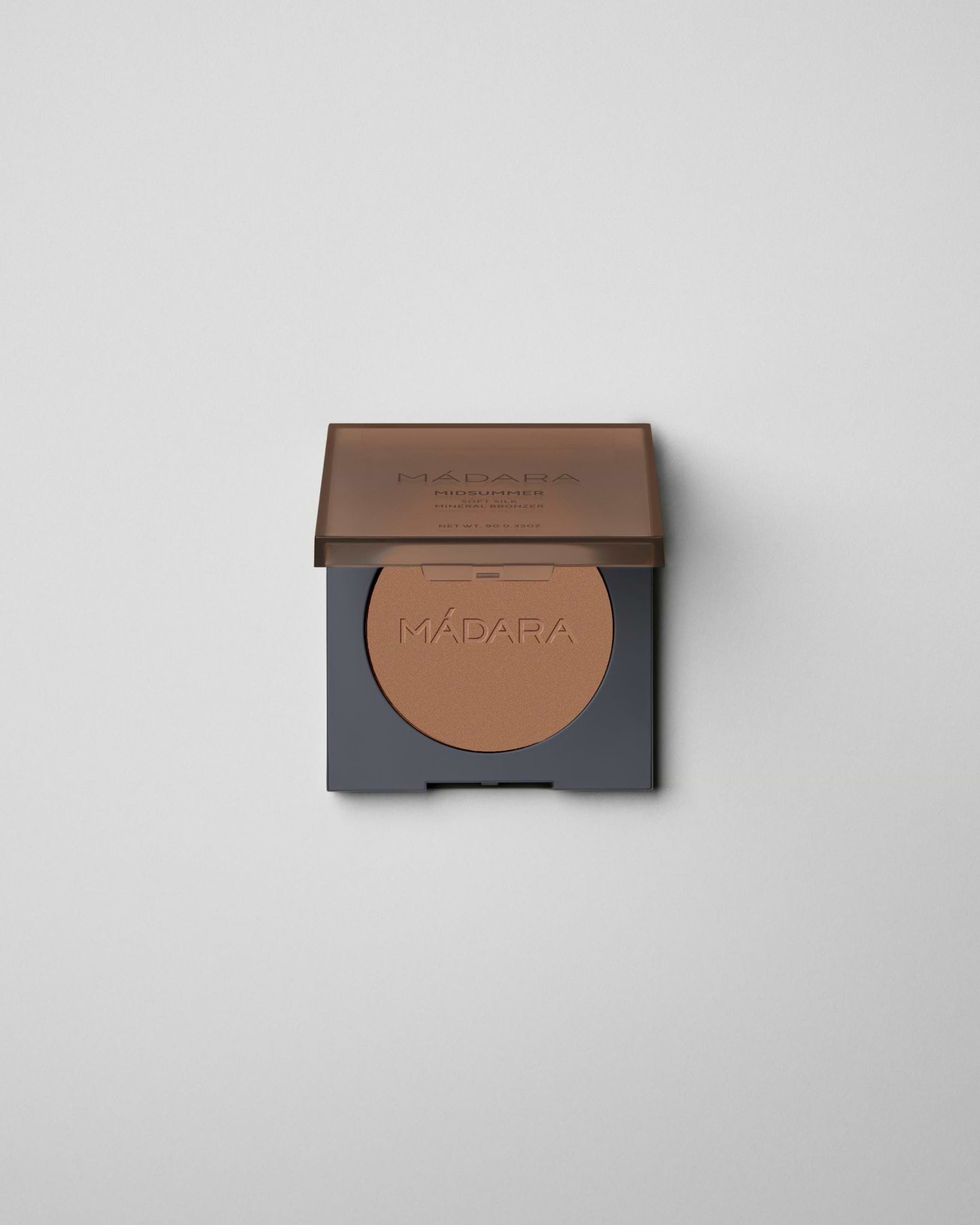 MÁDARA Organic Skincare soft silk mineral bronzer A6841 product photo on plain background.