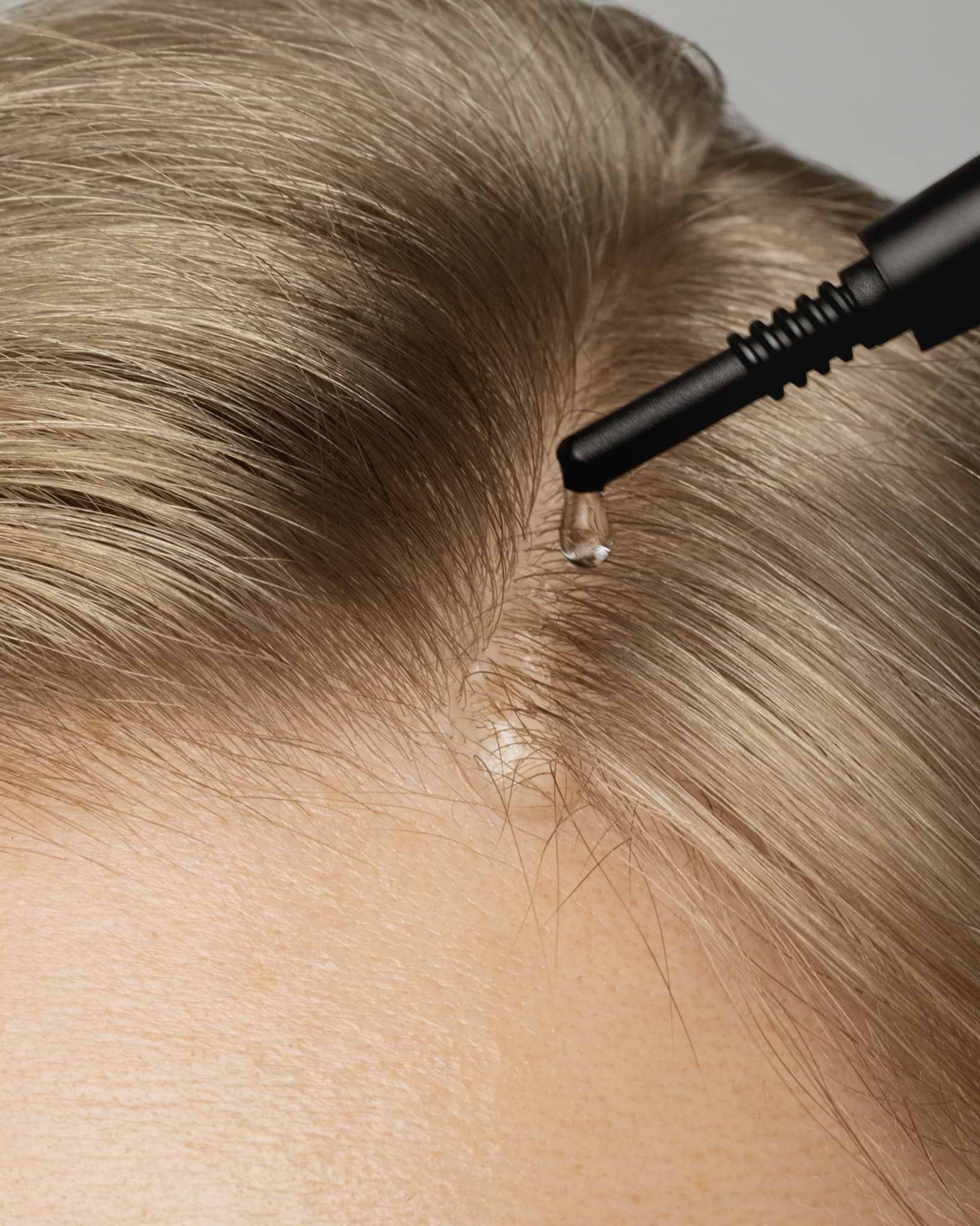 MÁDARA Organic Skincare natural scalp serum A4074 serum product photo on plain background.