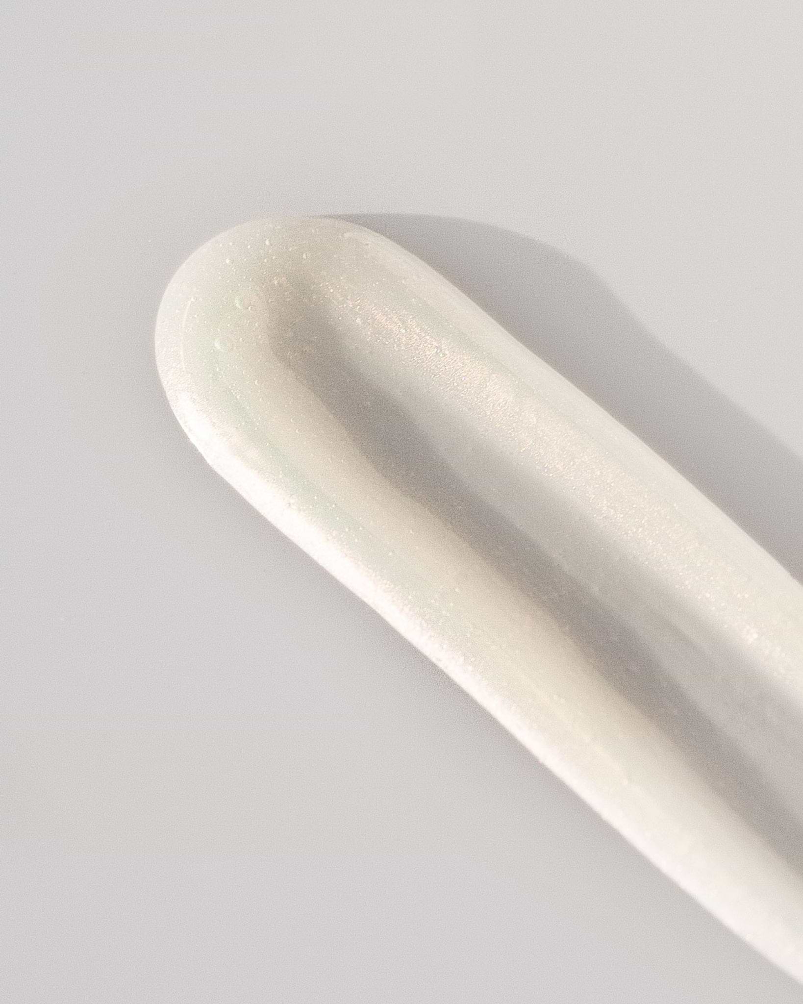 Texture close-up of MÁDARA Organic Skincare skincare remover A2003 �swatch demonstrates consistency and finish.