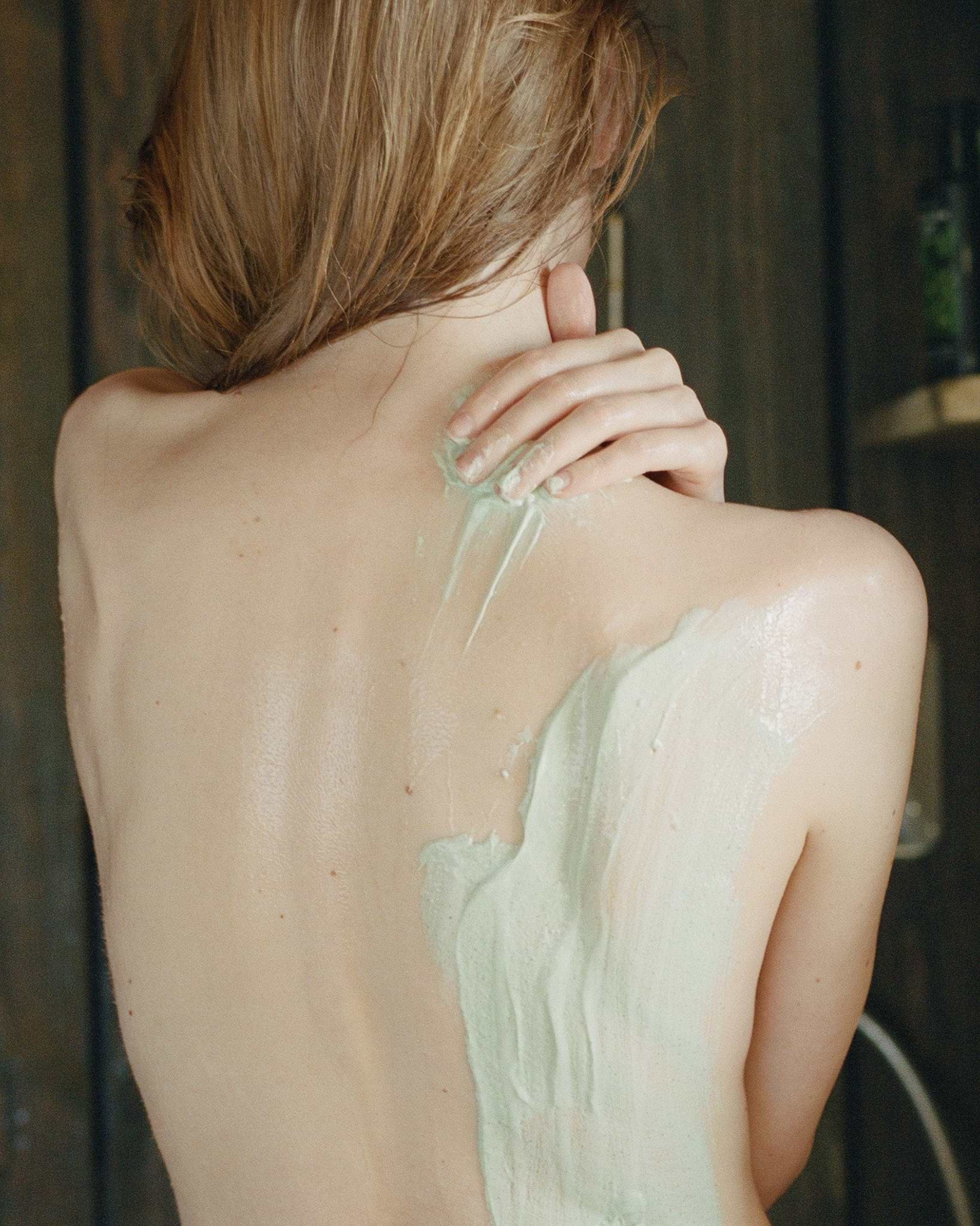 MÁDARA Organic Skincare aha acid body peel SM1252 20 product photo on plain background.