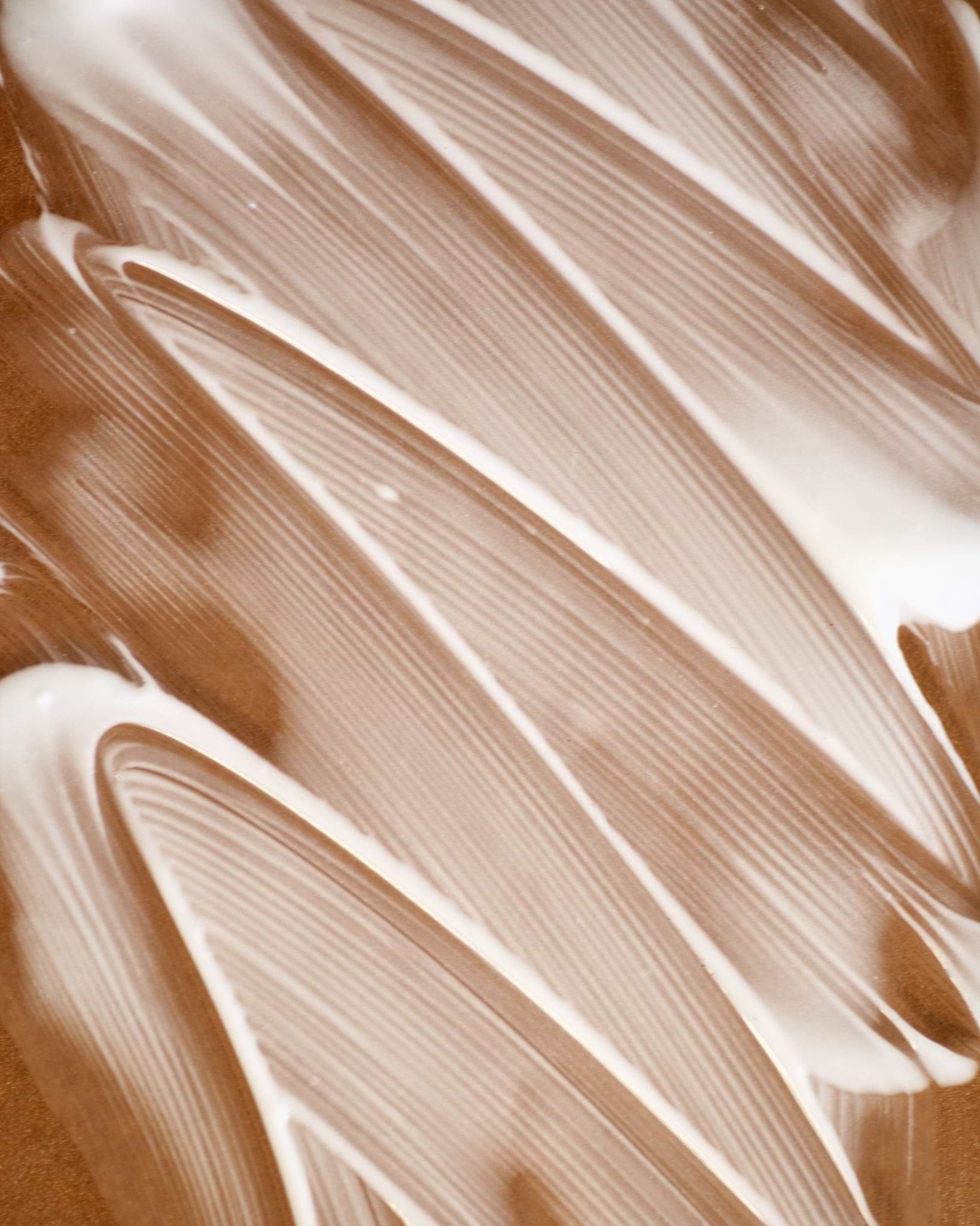 Texture close-up of MÁDARA Organic Skincare body self tan A3431 �swatch demonstrates consistency and finish.