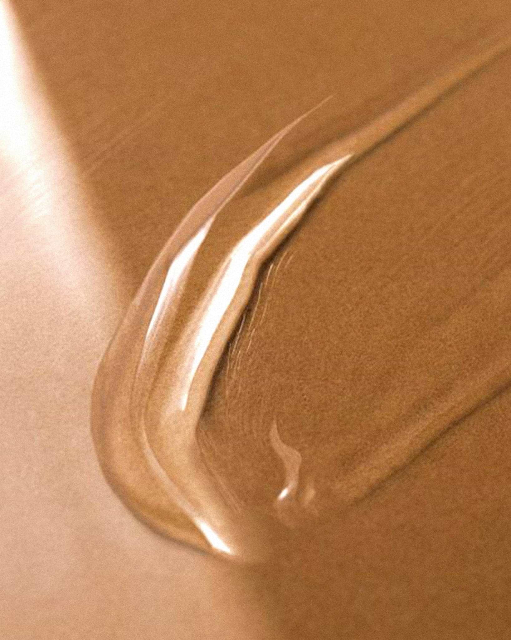 Texture close-up of MÁDARA Organic Skincare grow shampoo A4071 shampoo �swatch demonstrates consistency and finish.