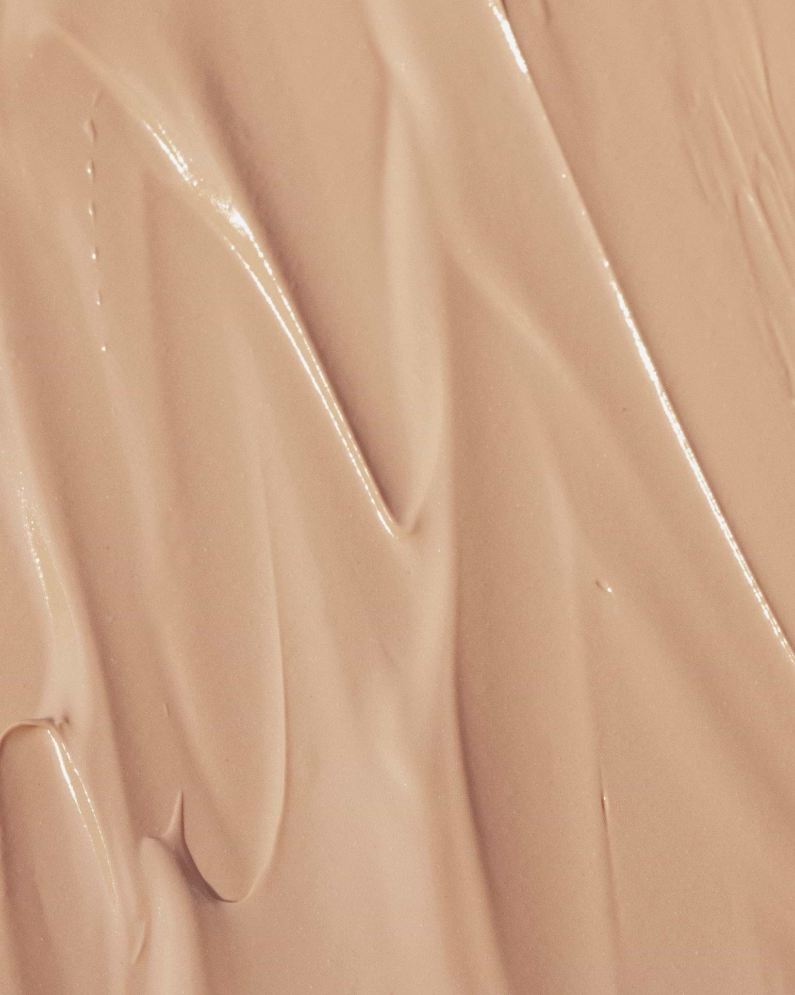 Texture close-up of MÁDARA Organic Skincare cc cream beige A3414 face cream �swatch demonstrates consistency and finish.