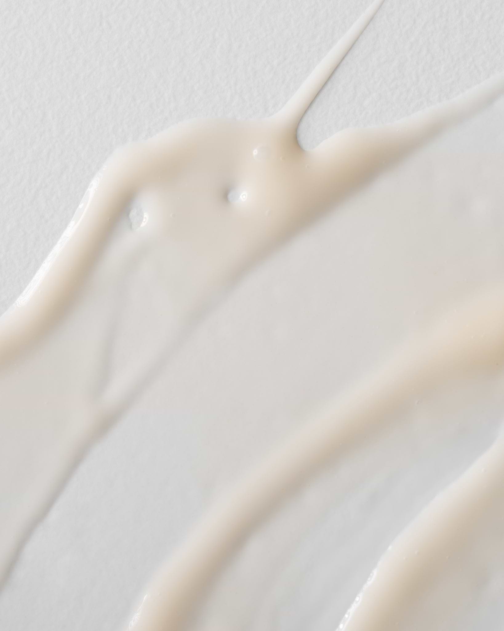 Texture close-up of MÁDARA Organic Skincare niacinamide alternative A2223 �swatch demonstrates consistency and finish.