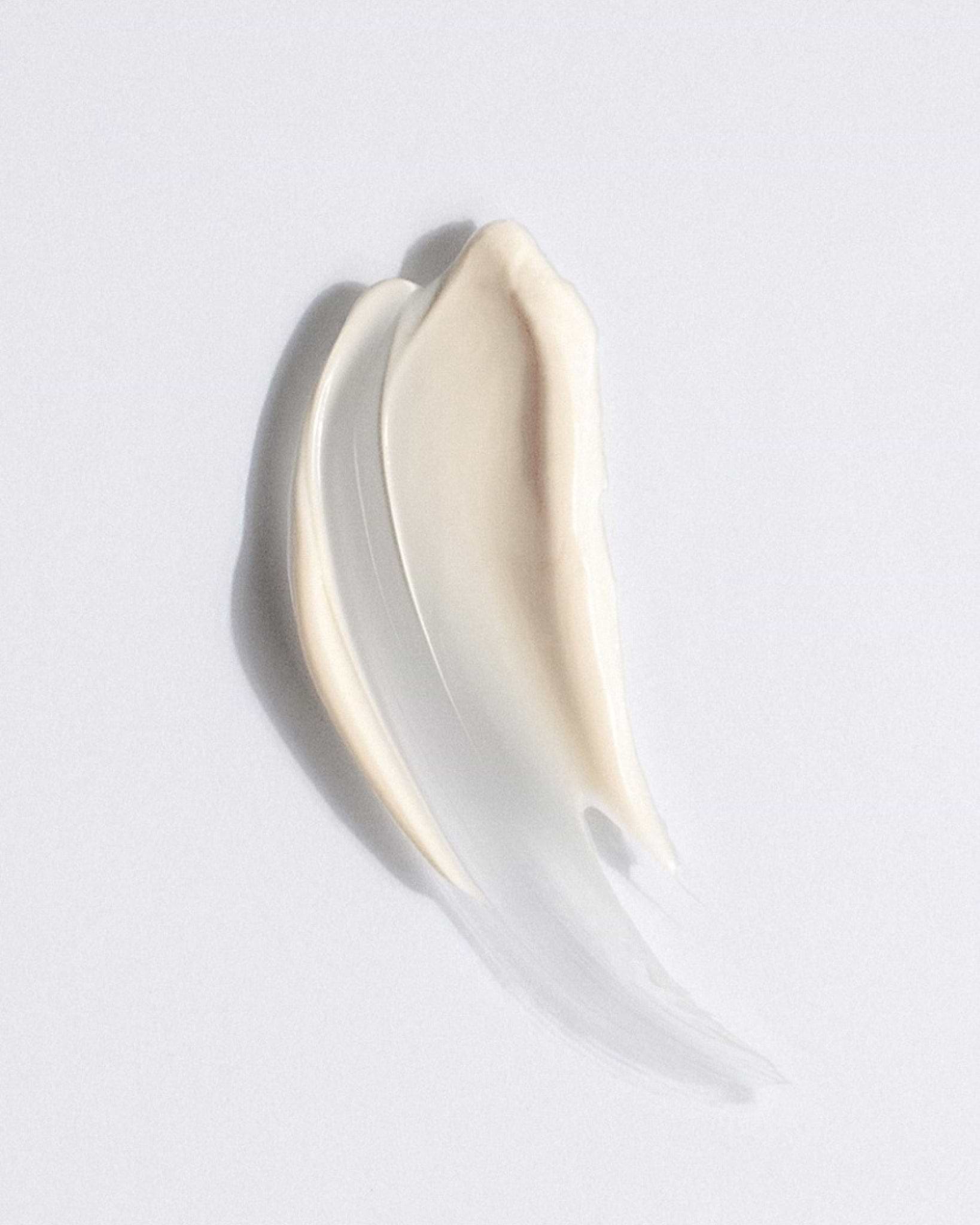 Texture close-up of MÁDARA Organic Skincare regenerating night cream A2241 face cream �swatch demonstrates consistency and finish.