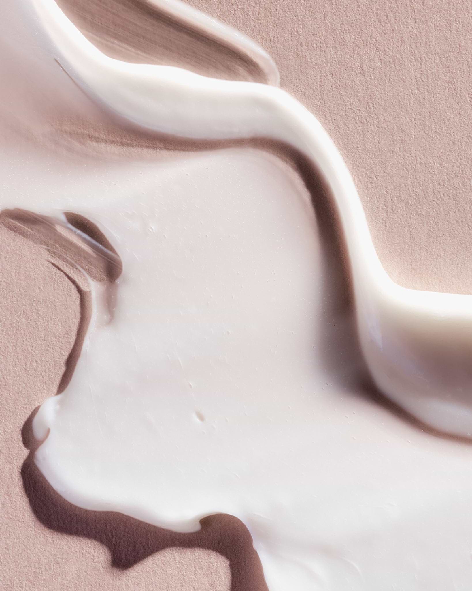 Texture close-up of MÁDARA Organic Skincare sensitive skin moisturiser SM3015 15 �swatch demonstrates consistency and finish.