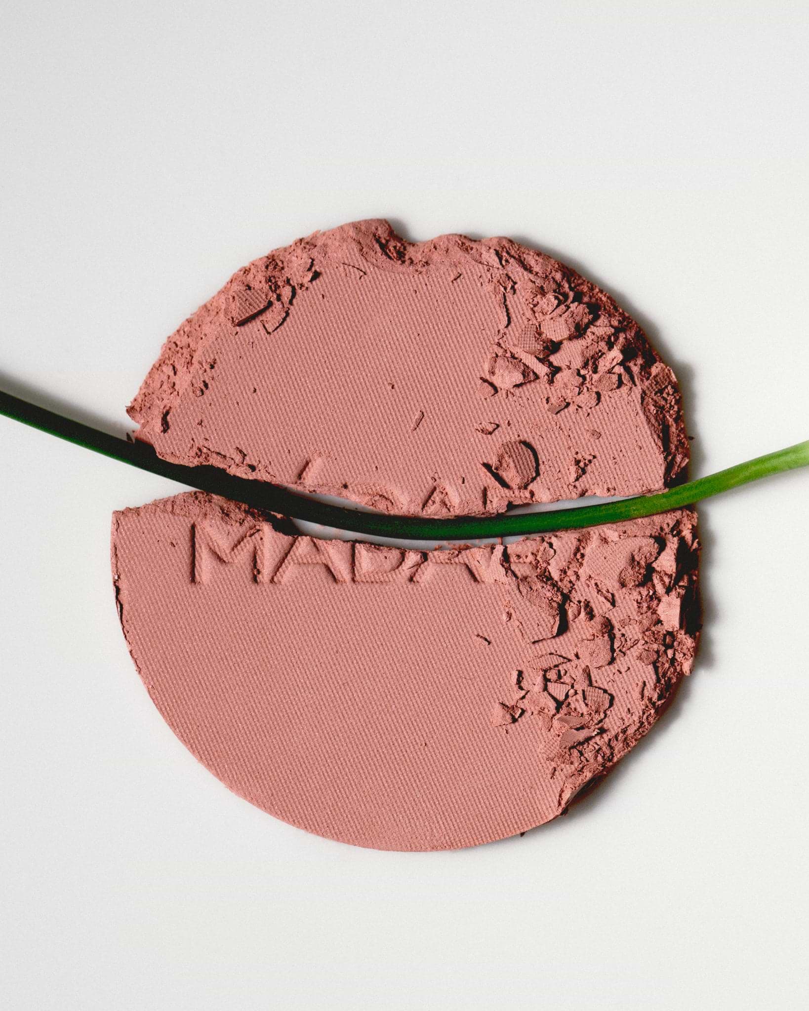Texture close-up of MÁDARA Organic Skincare bare blossom blush A6822 �swatch demonstrates consistency and finish.