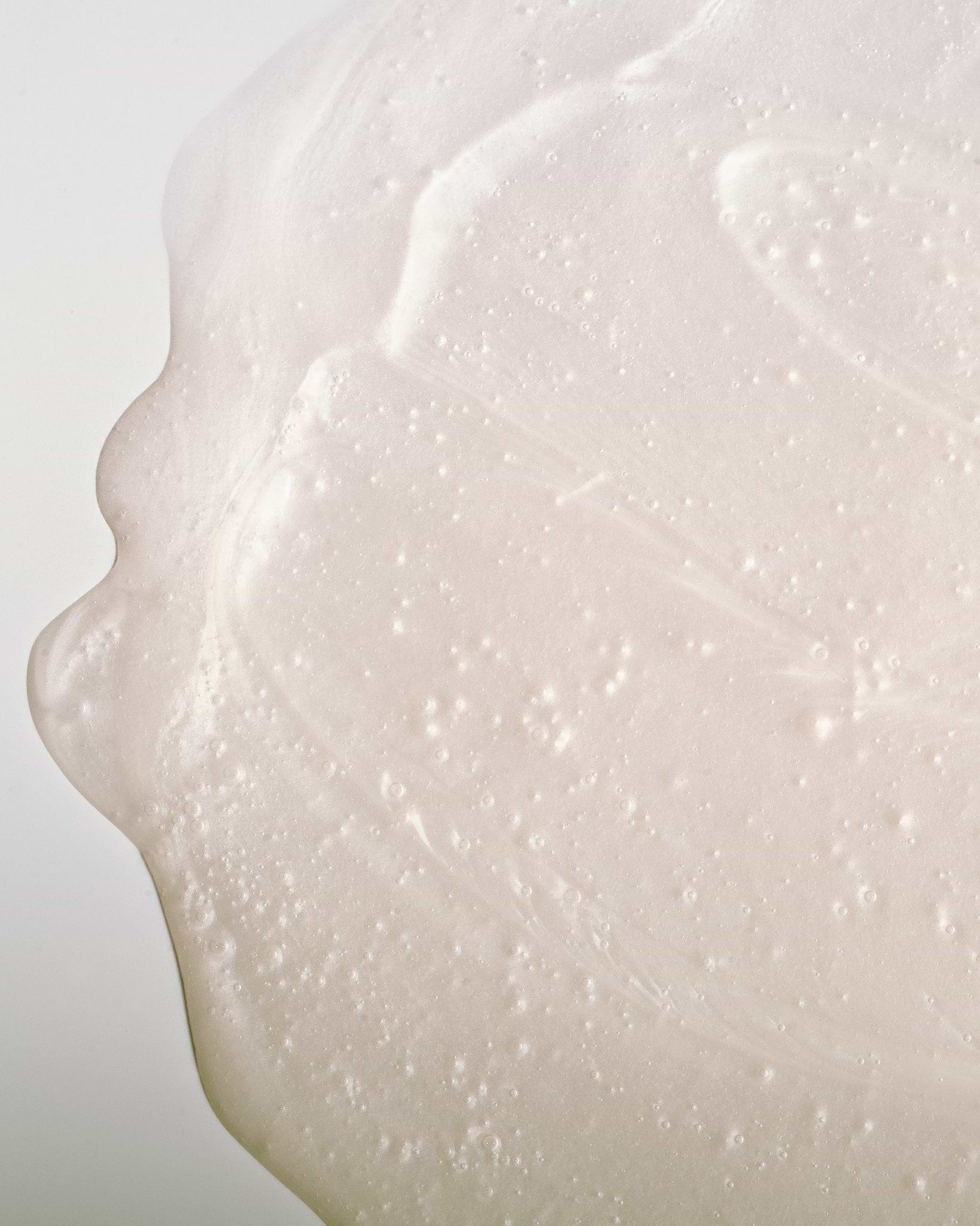 Texture close-up of MÁDARA Organic Skincare body wash A1082 �swatch demonstrates consistency and finish.