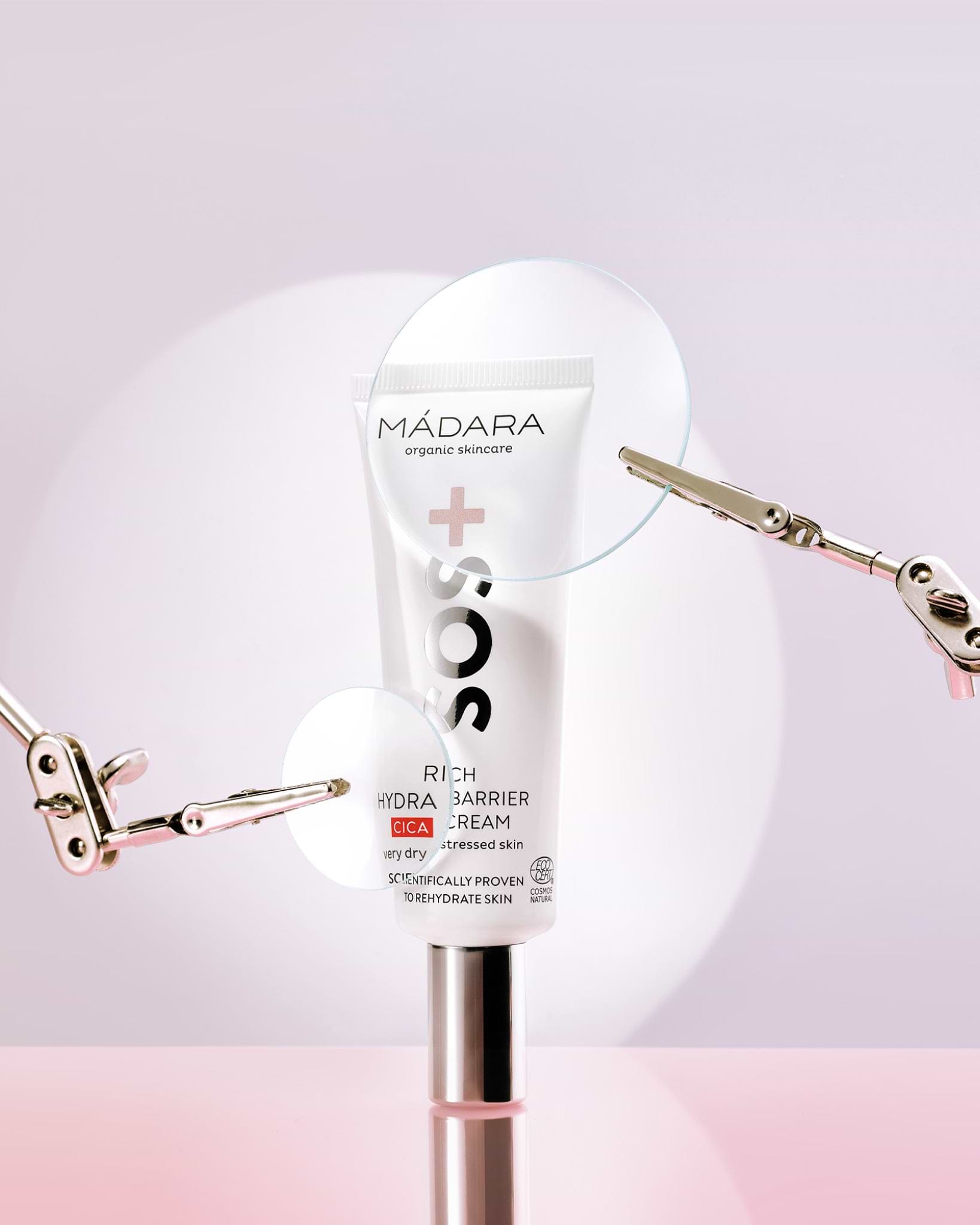 MÁDARA Organic Skincare hyaluronic acid hydrating cream A3012 face cream product photo on plain background.