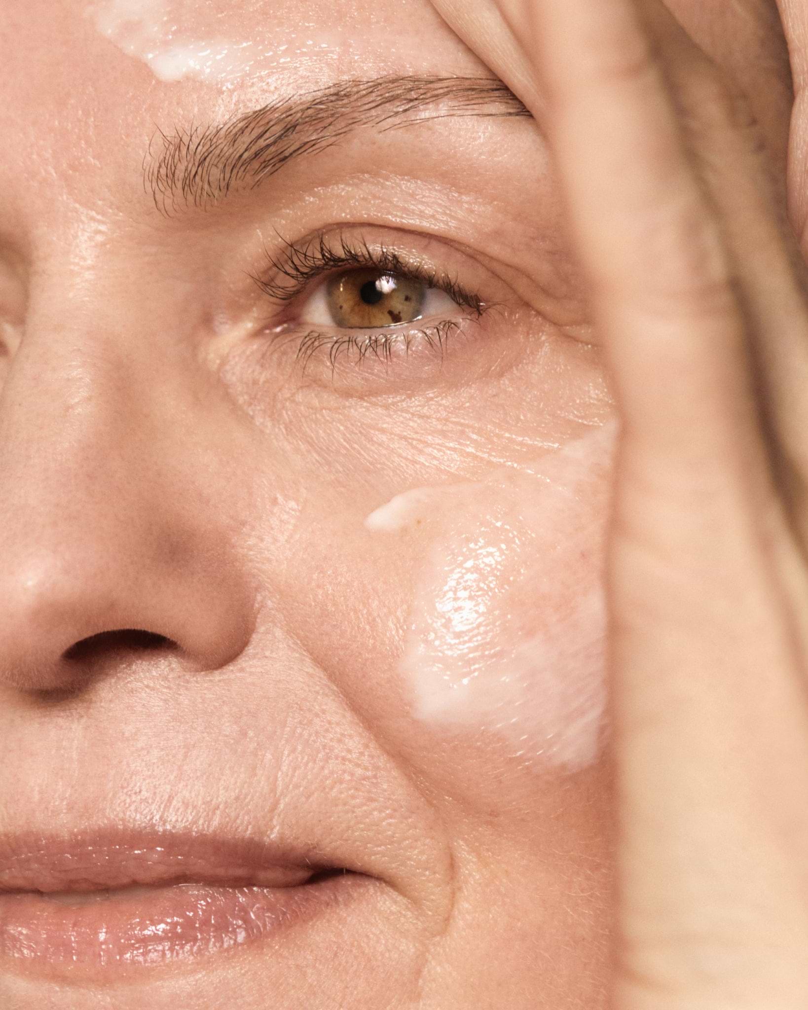 MÁDARA Organic Skincare night cream for mature skin A3335 face cream product photo on plain background.