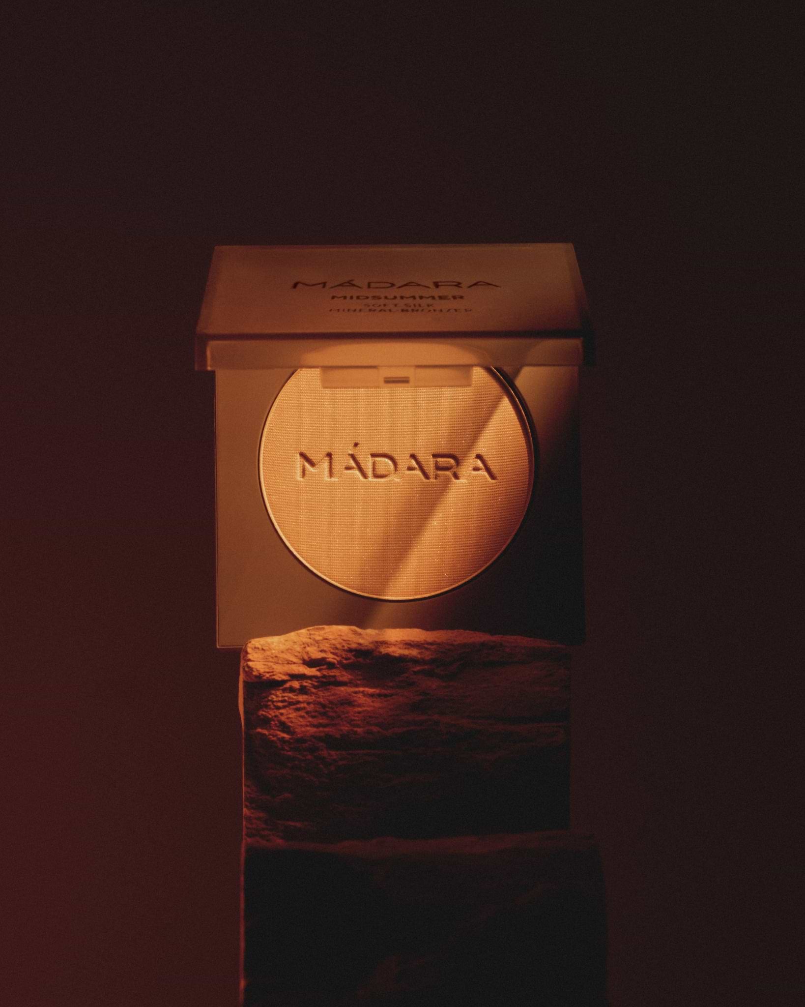 Soft Silk Mineral Bronzer: Heat | MÁDARA