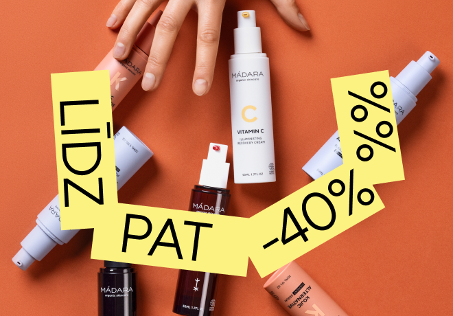 MÁDARA izpārdošanas baneris ar kosmētikas produktiem uz oranža fona un piedāvājumu līdz pat 40%