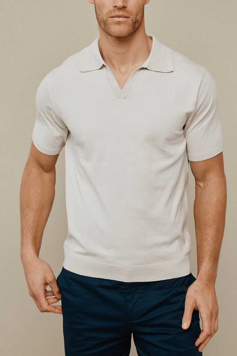 Privia – Gestricktes Poloshirt mit offenem Kragen – Haferflocken