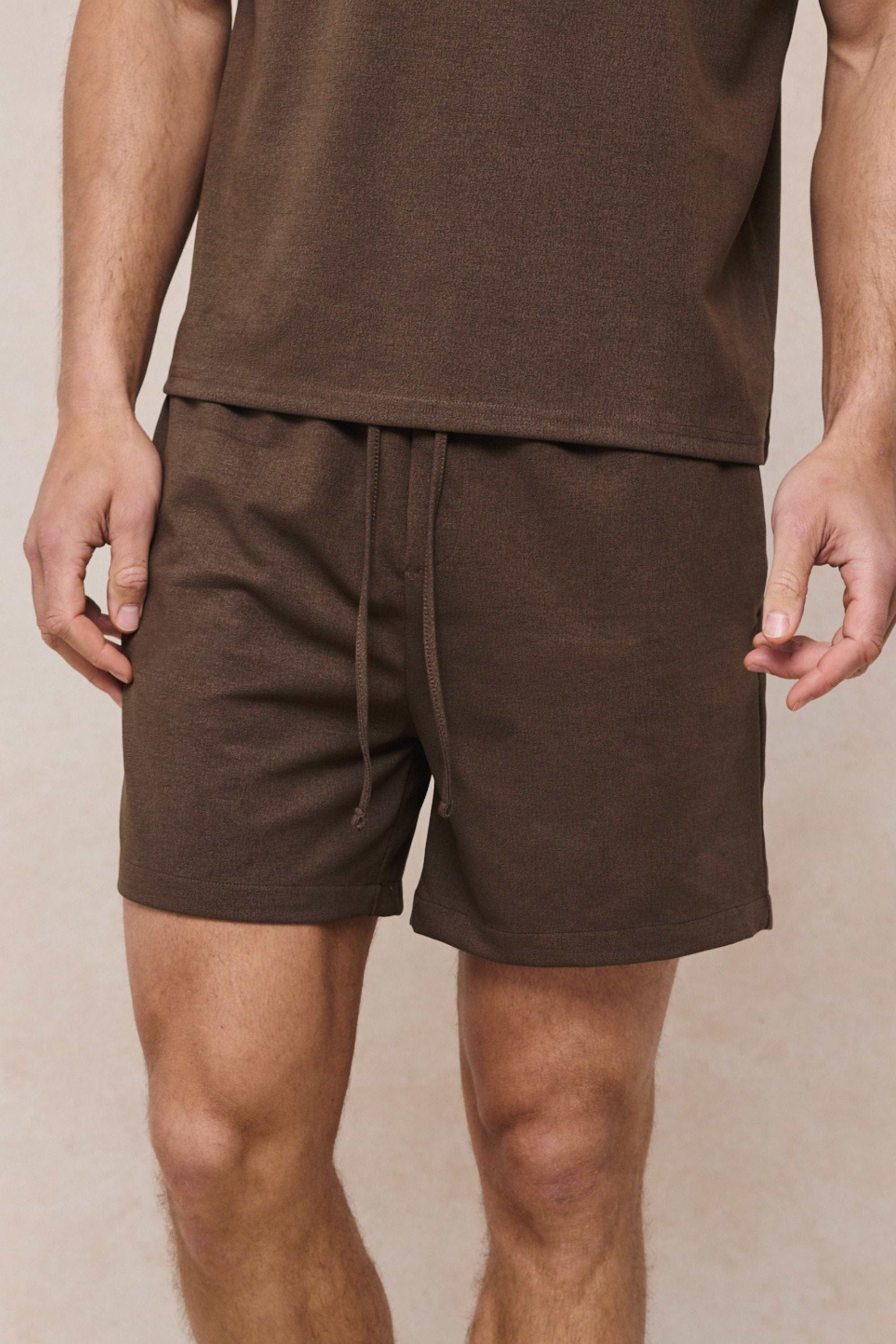 Tomas Elasticated Waist Short - Dark Brown