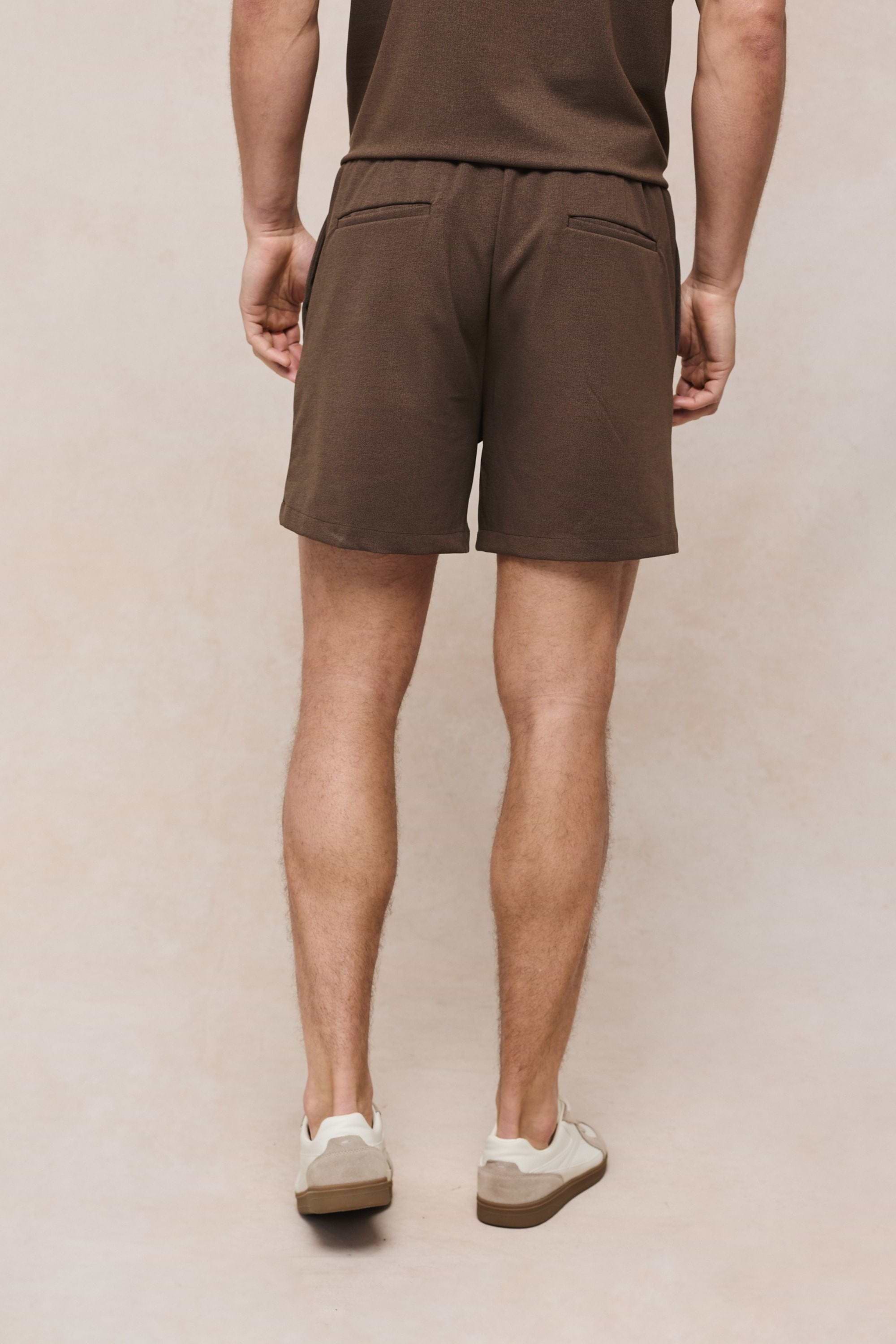 Tomas Elasticated Waist Short - Dark Brown