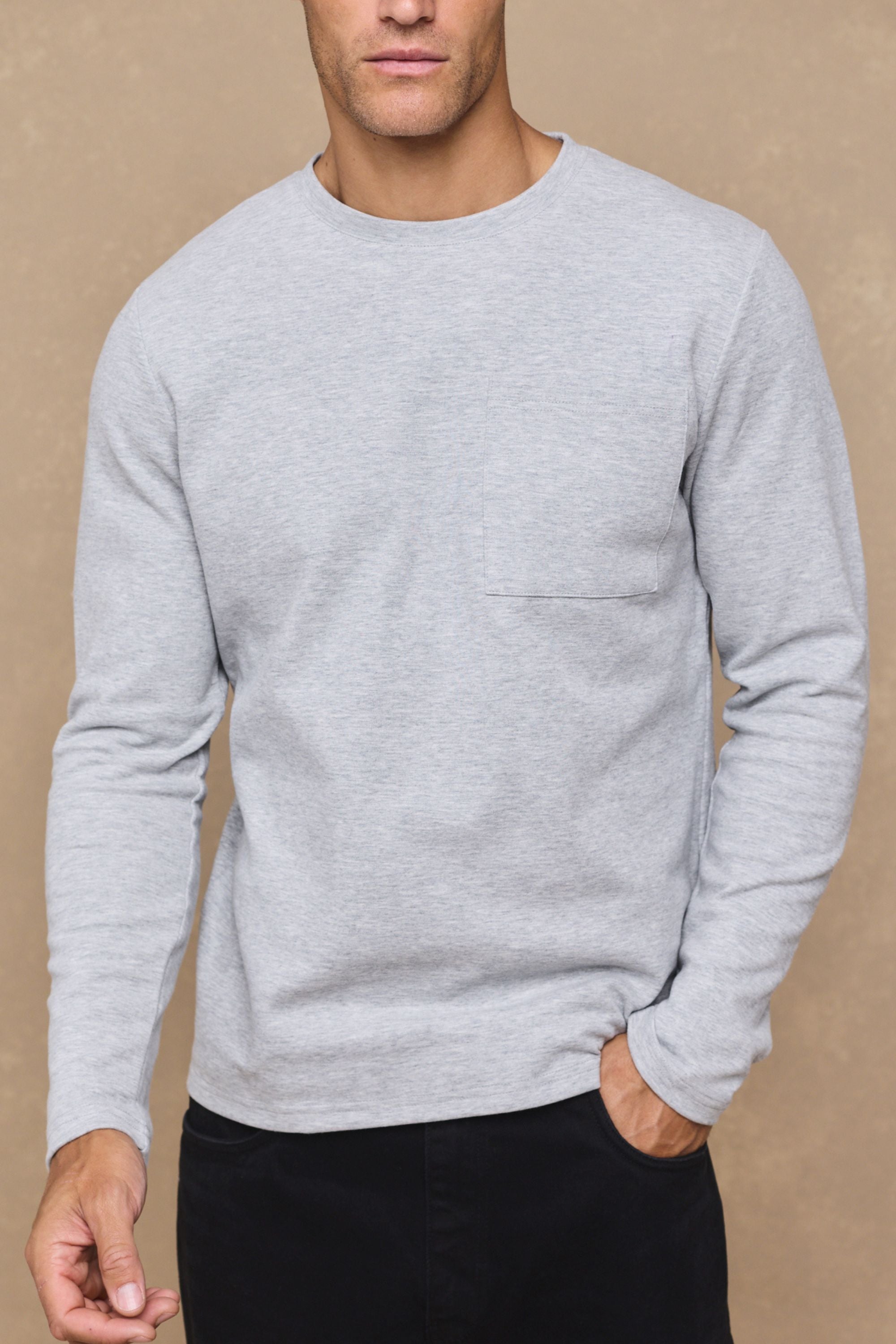 Tyler Langarm-T-Shirt mit Tasche – Steinmeliert