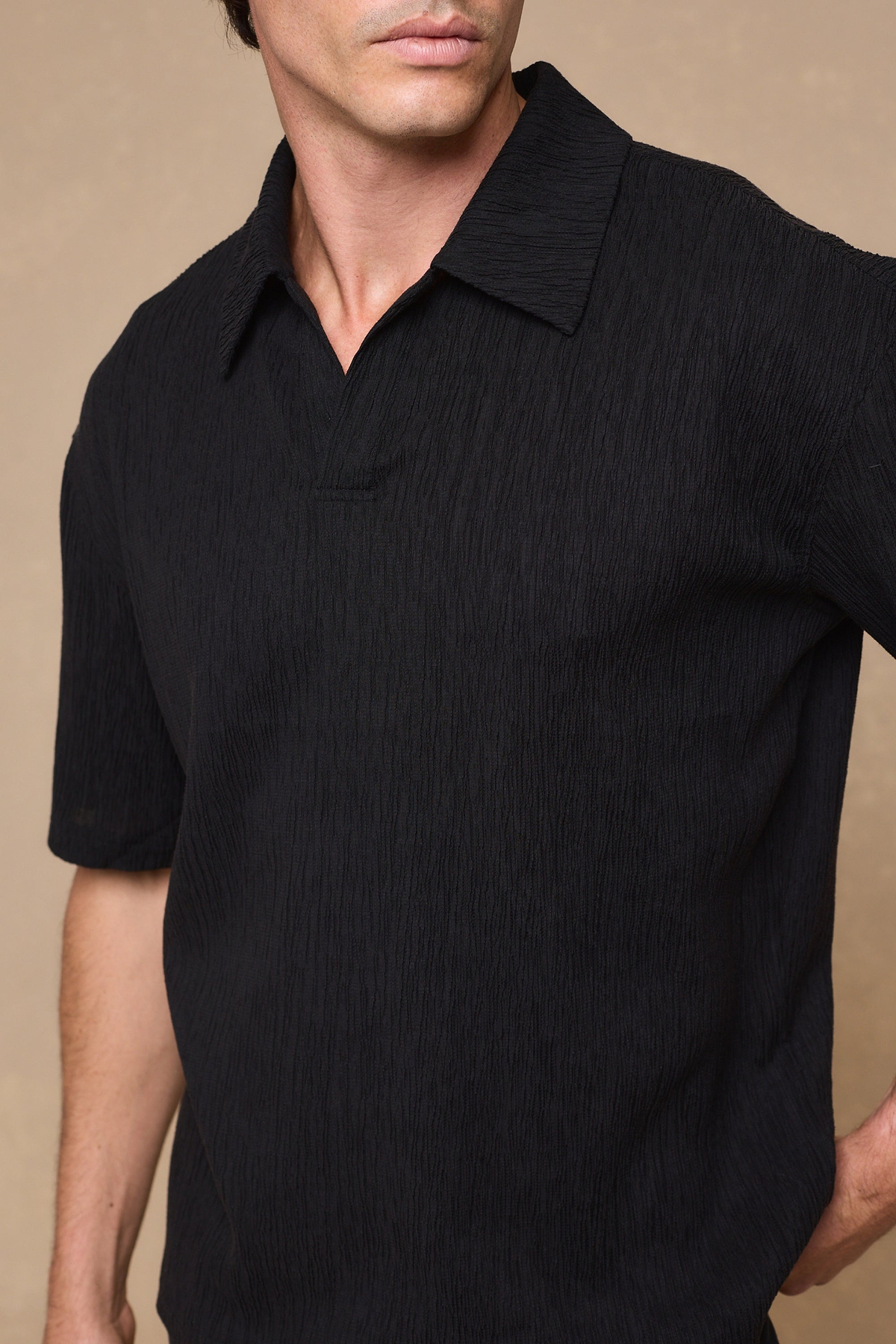 Silvano Crinkled Open Collar Polo - Black