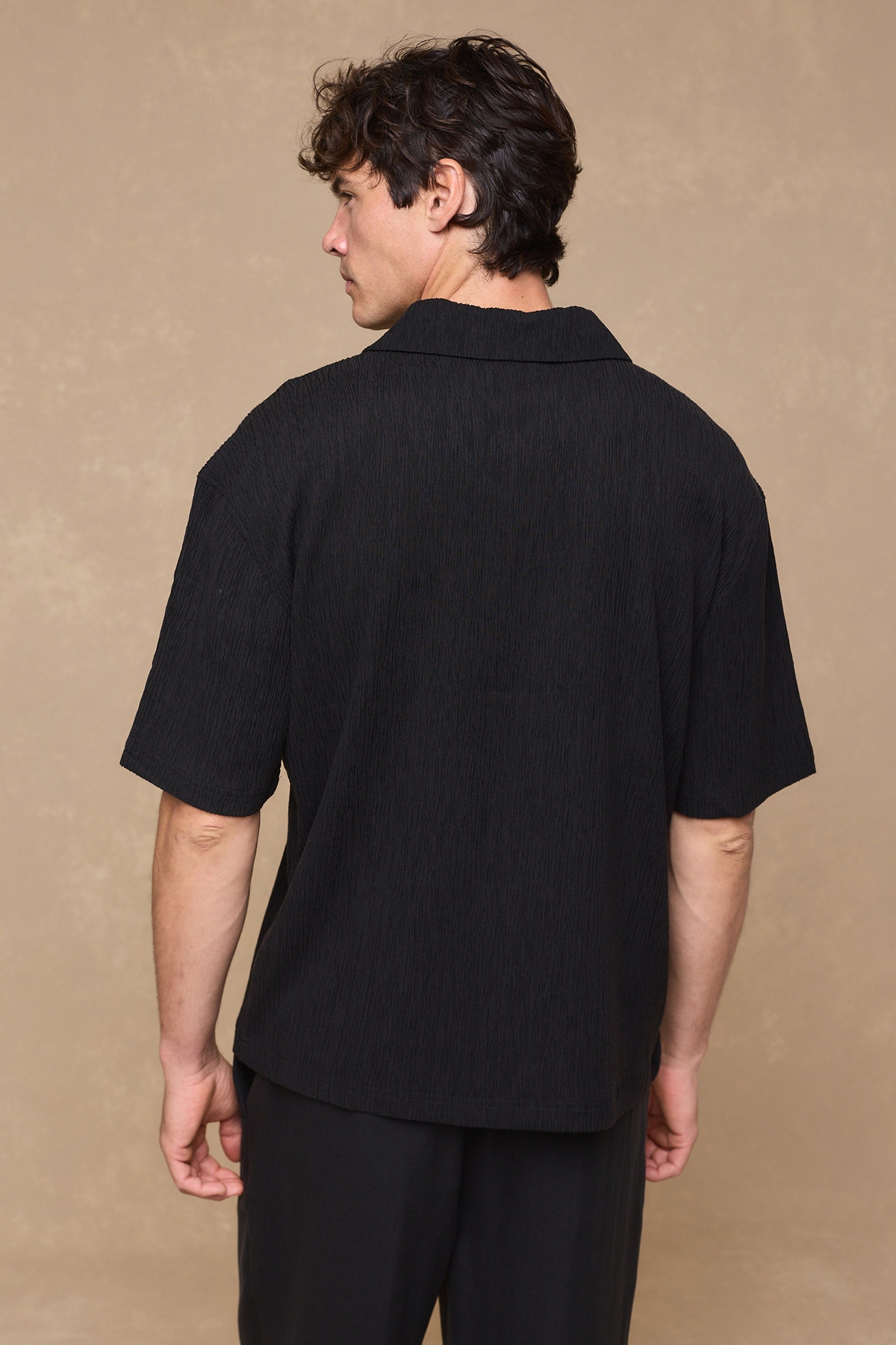 Silvano Crinkled Open Collar Polo - Black