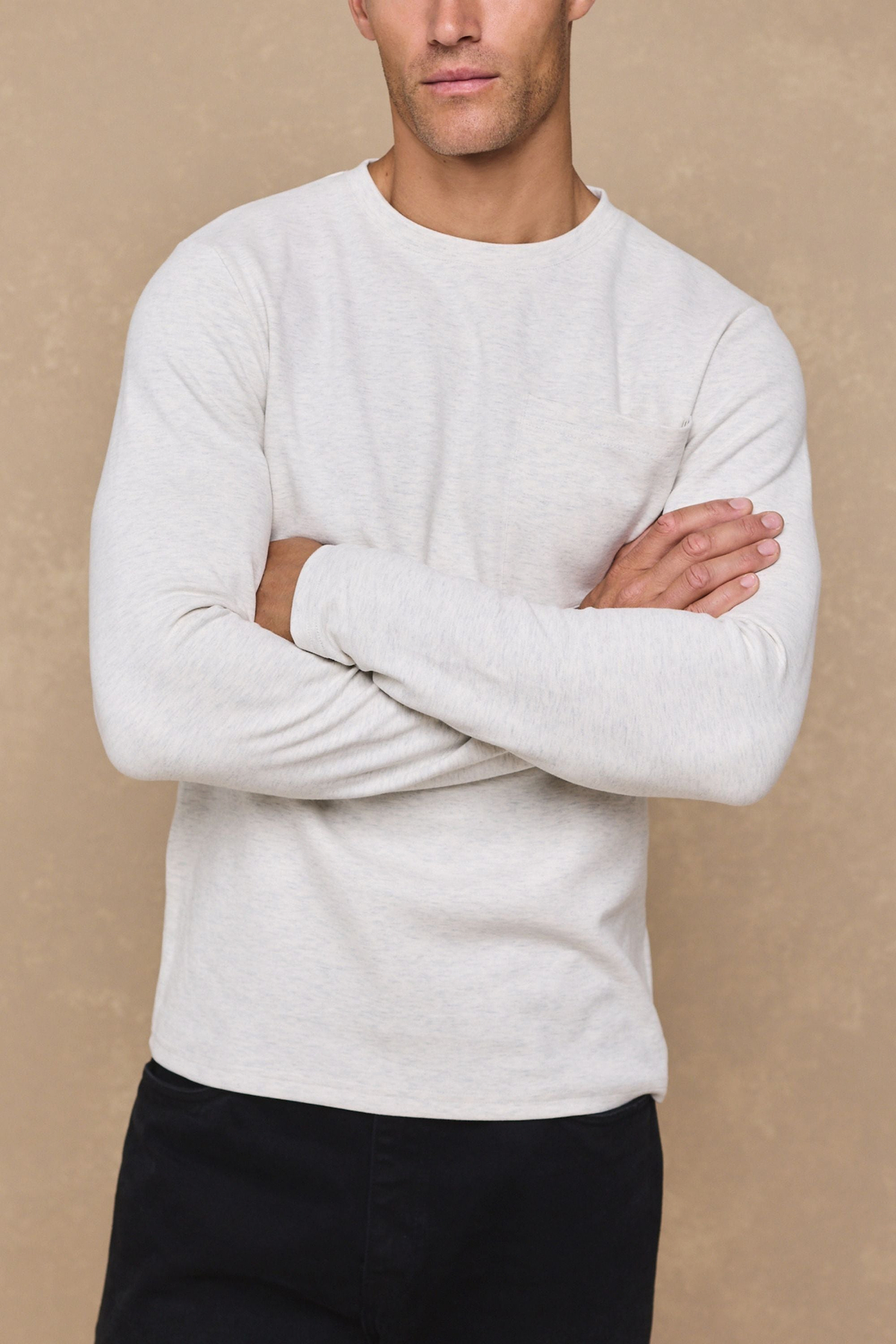 Tyler Langarm-T-Shirt mit Tasche – Steinmeliert