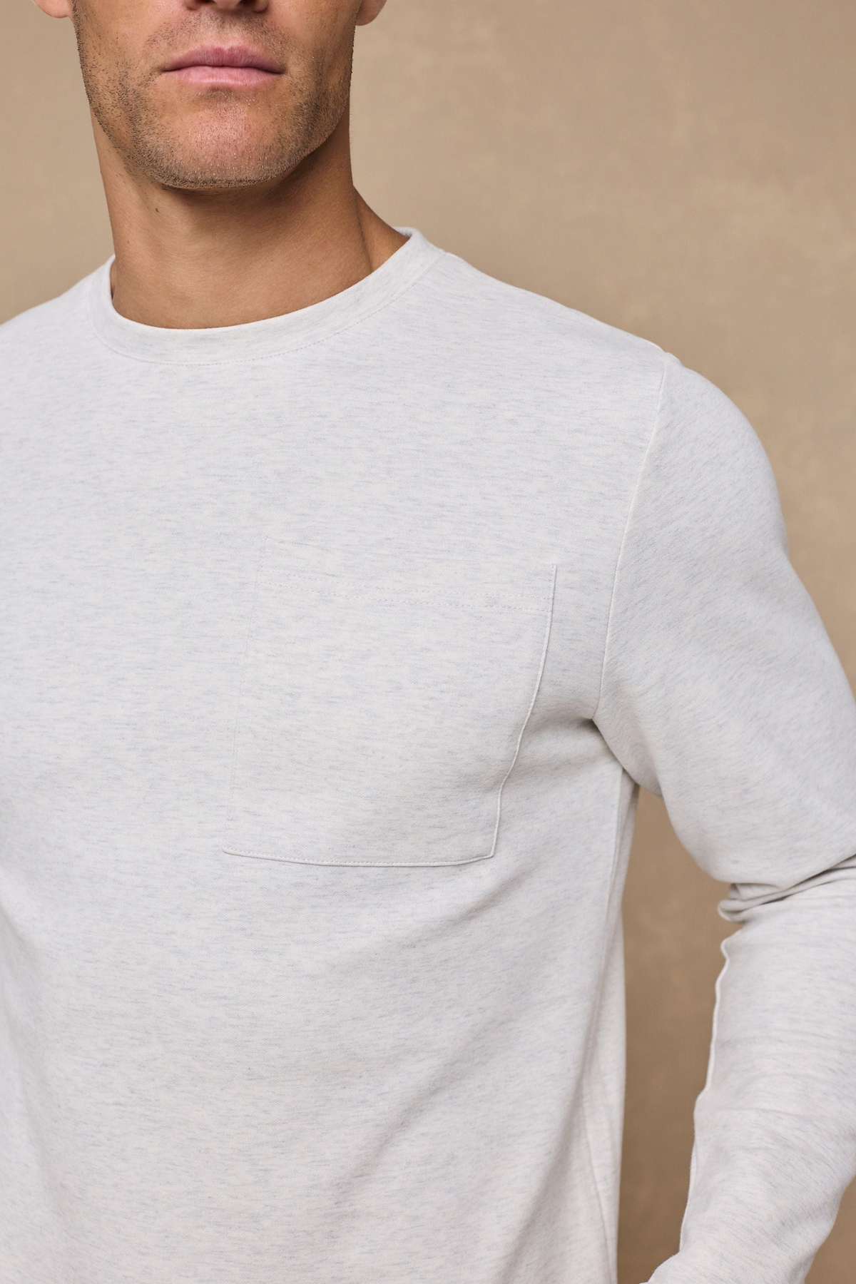 Tyler Langarm-T-Shirt mit Tasche – Steinmeliert