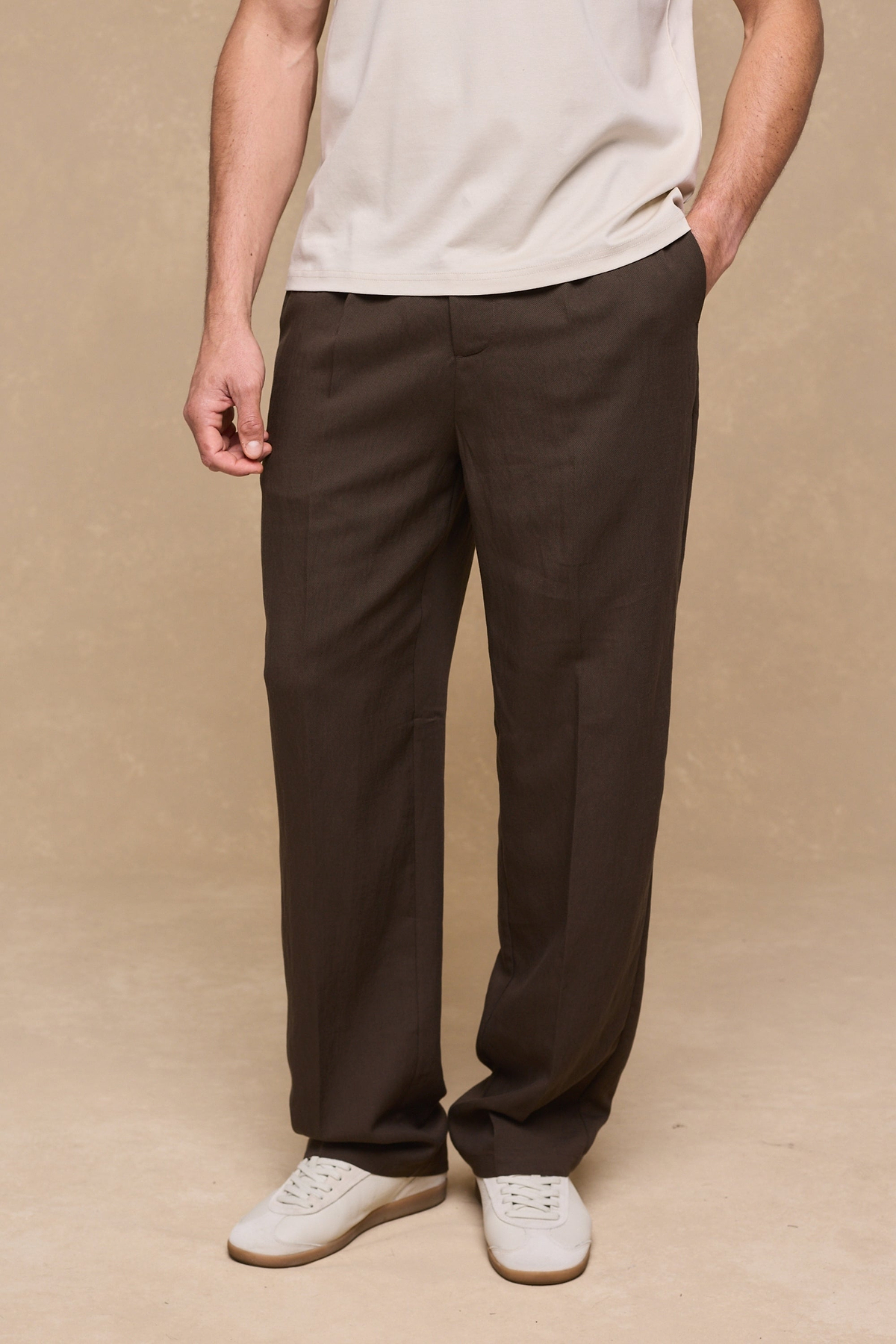Helio Pleated Relaxed Trouser - Brown