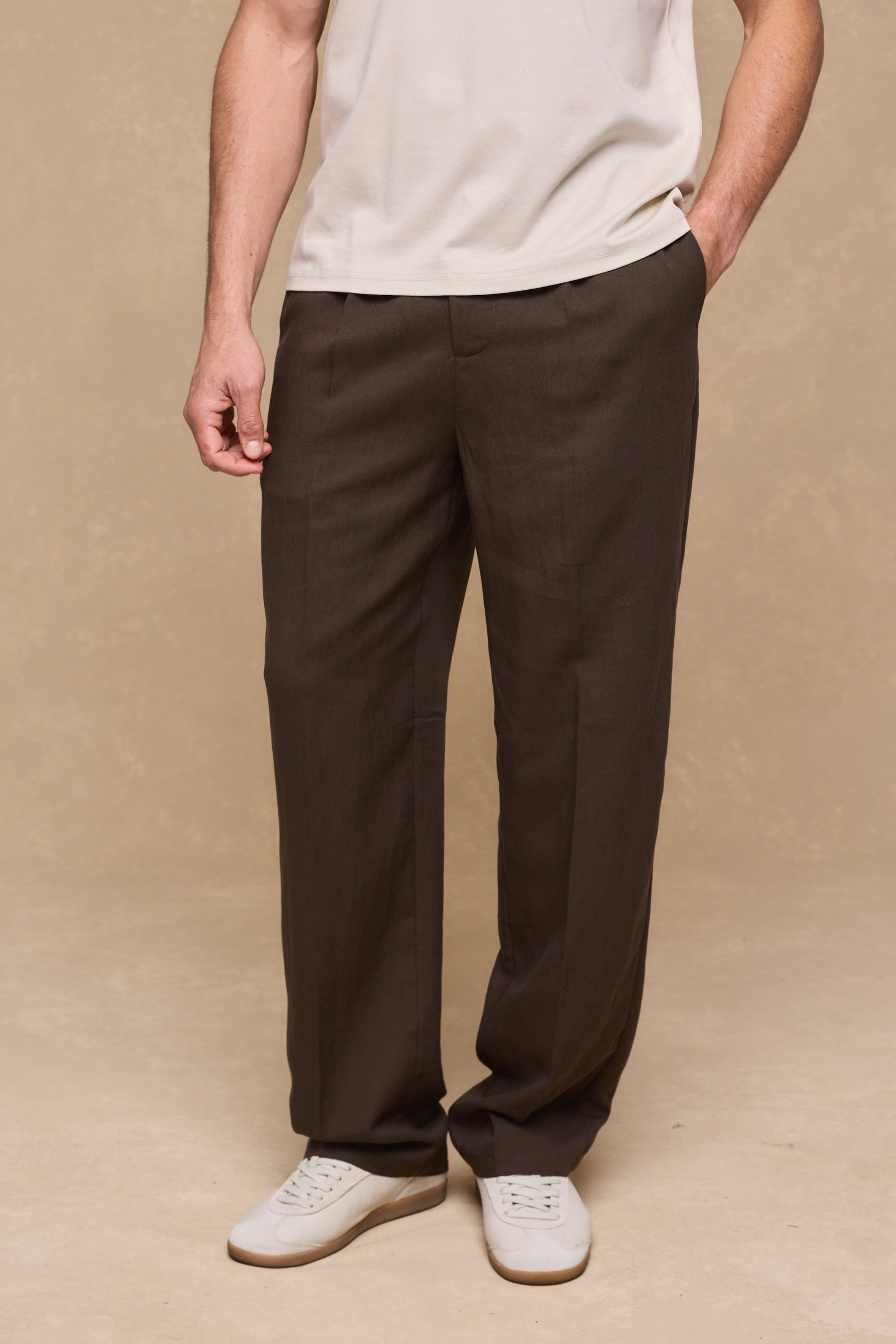 Helio Pleated Relaxed Trouser - Brown