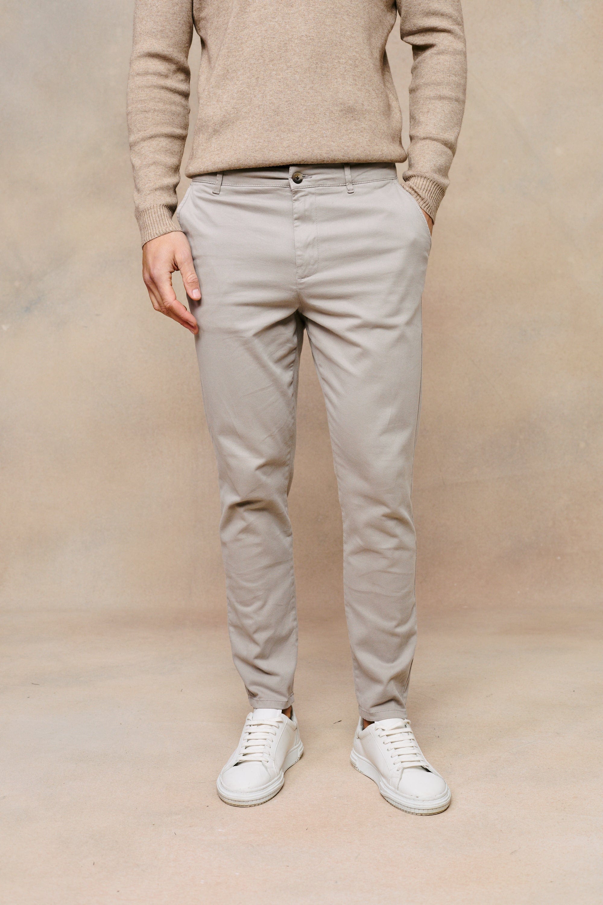 Lucas Chinohose aus Stretch-Twill mit konischem Bein - Greige