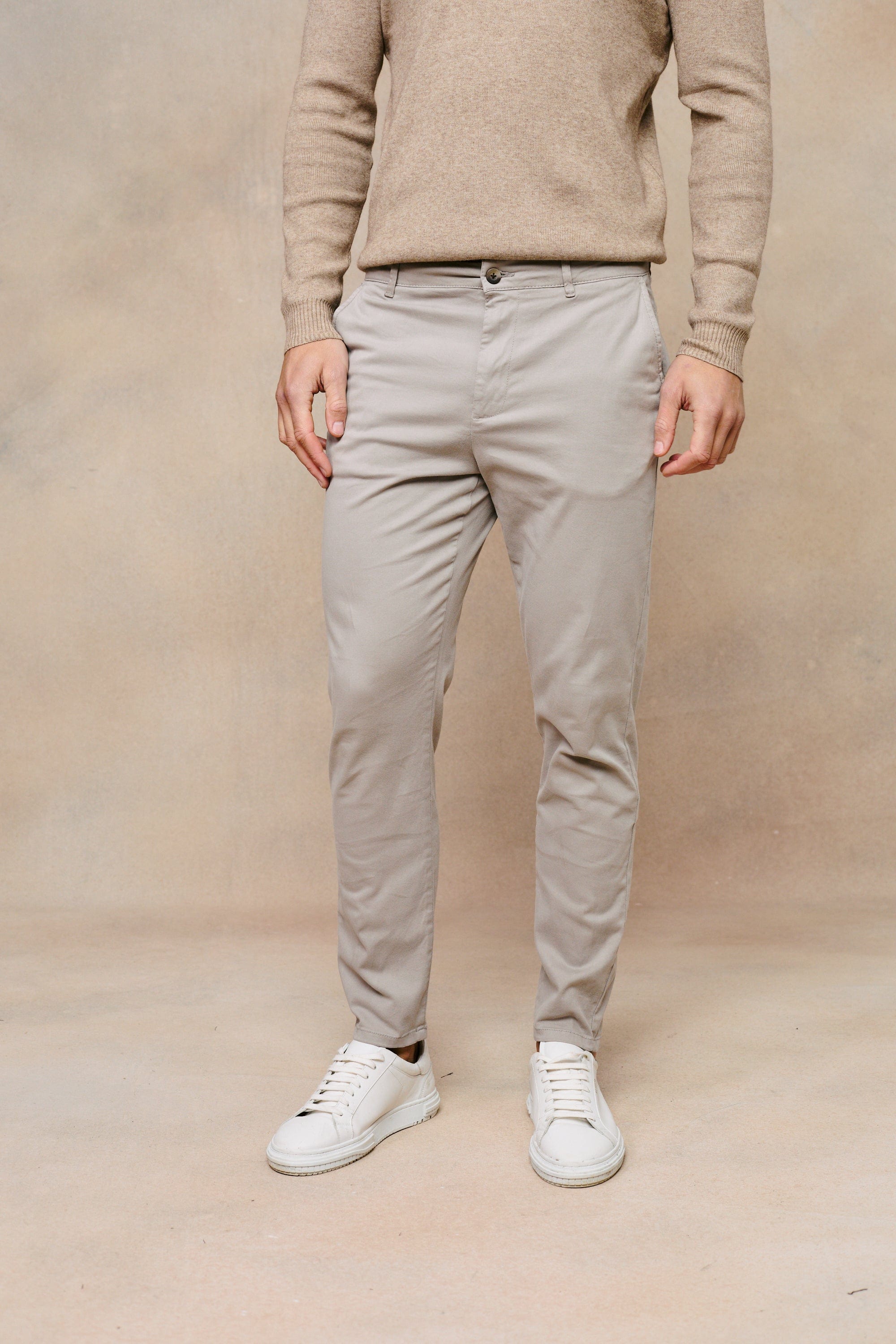 Lucas Chinohose aus Stretch-Twill mit konischem Bein - Greige 