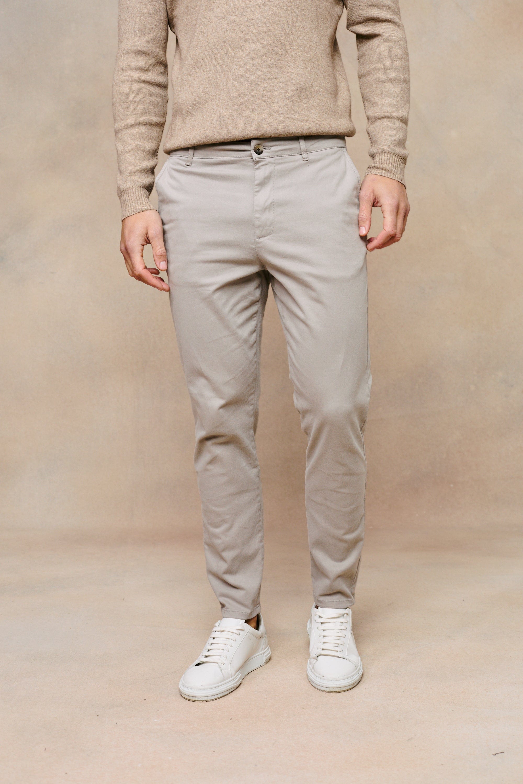Lucas Chinohose aus Stretch-Twill mit konischem Bein - Greige