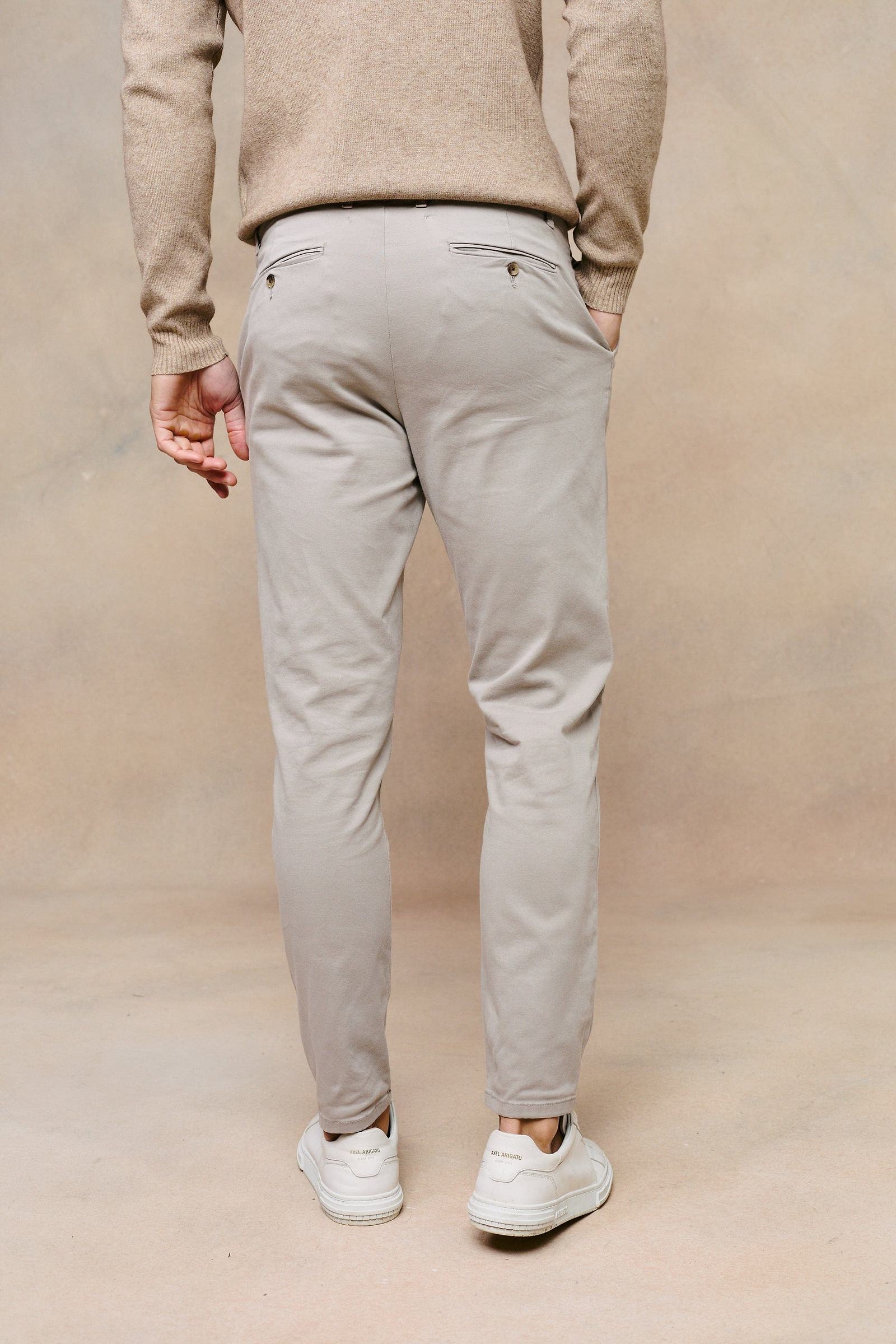 Lucas Chinohose aus Stretch-Twill mit konischem Bein - Greige 