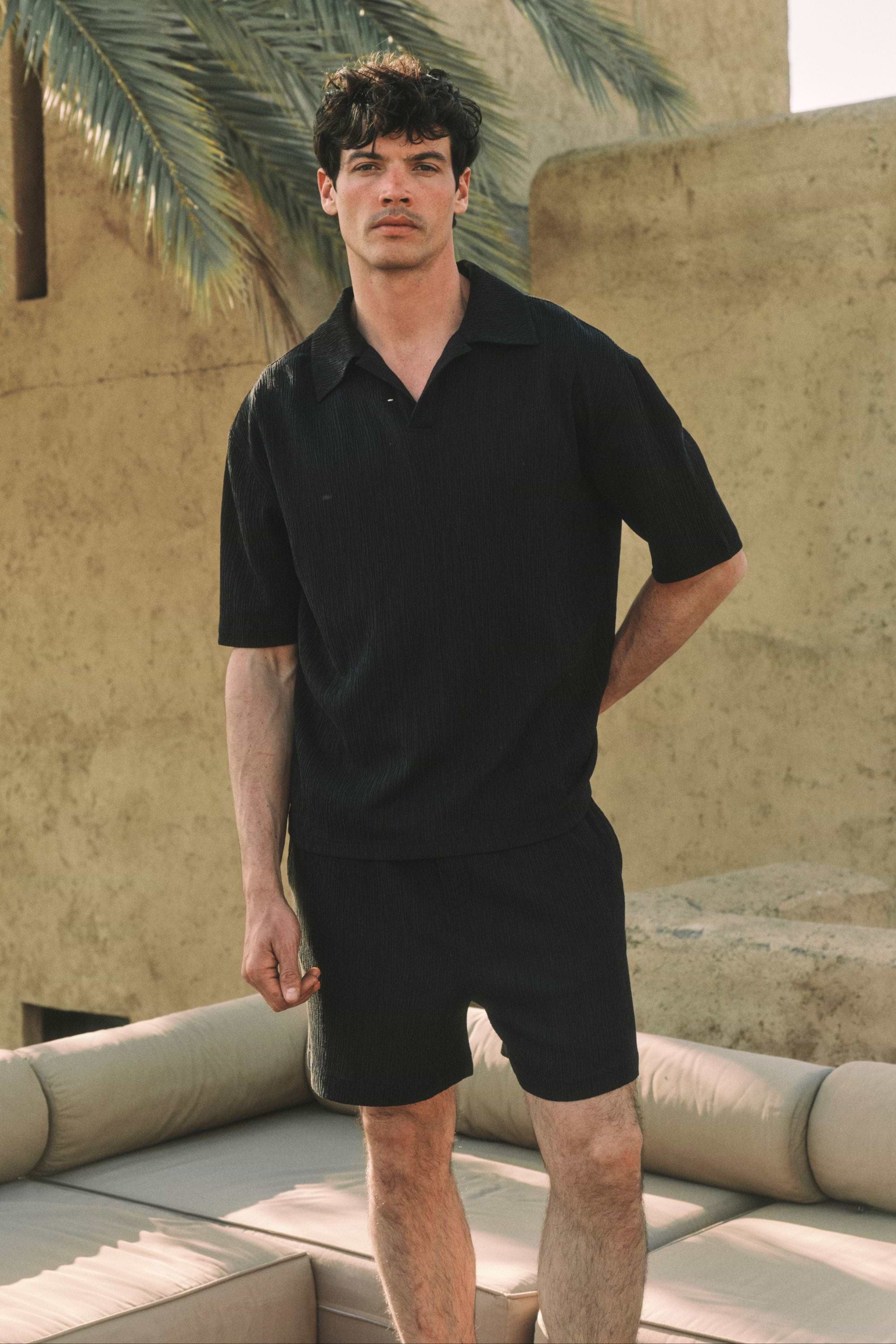 Silvano Crinkled Open Collar Polo - Black