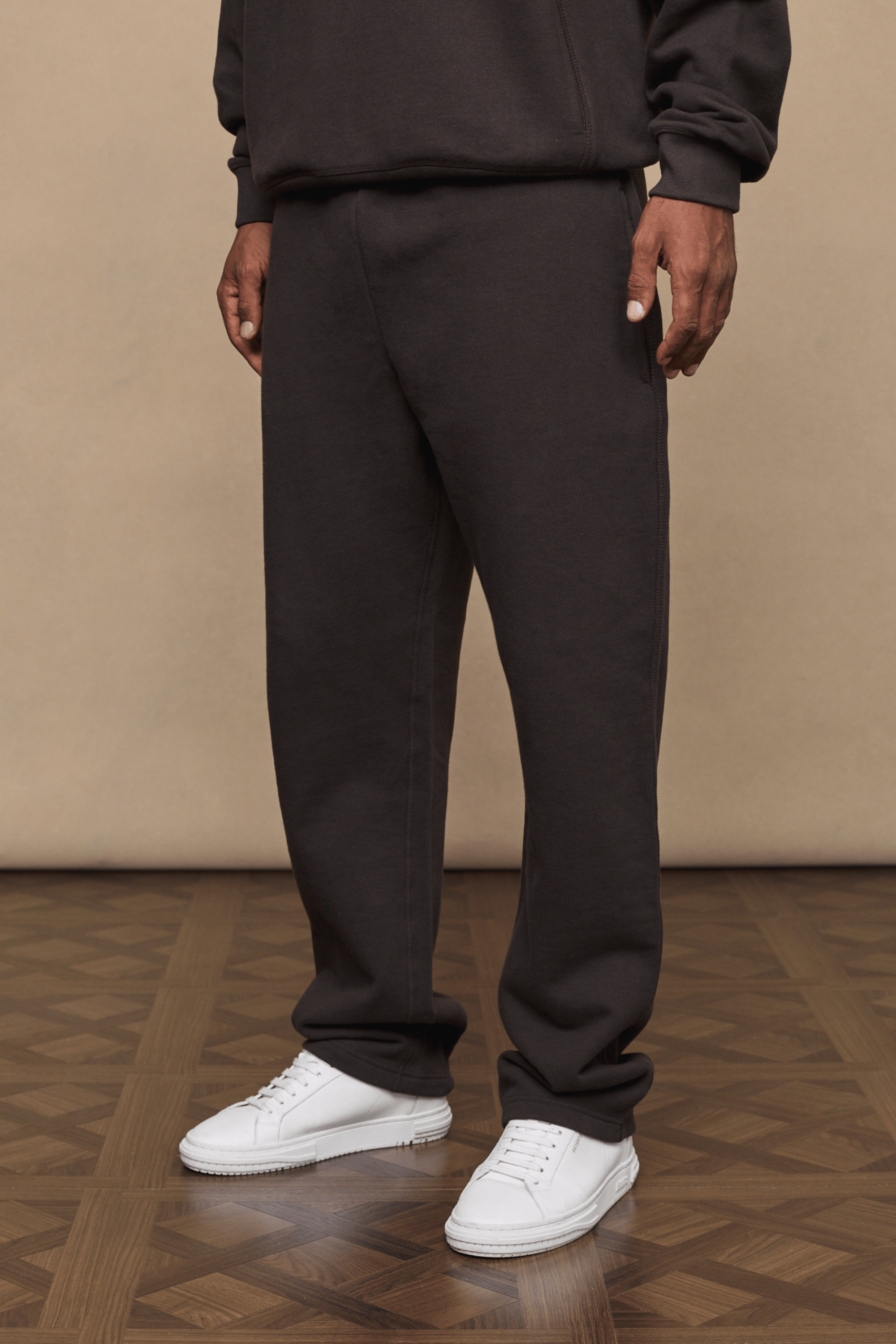 Men’s heavyweight cotton blend joggers in dark brown with straight leg fit by Raith