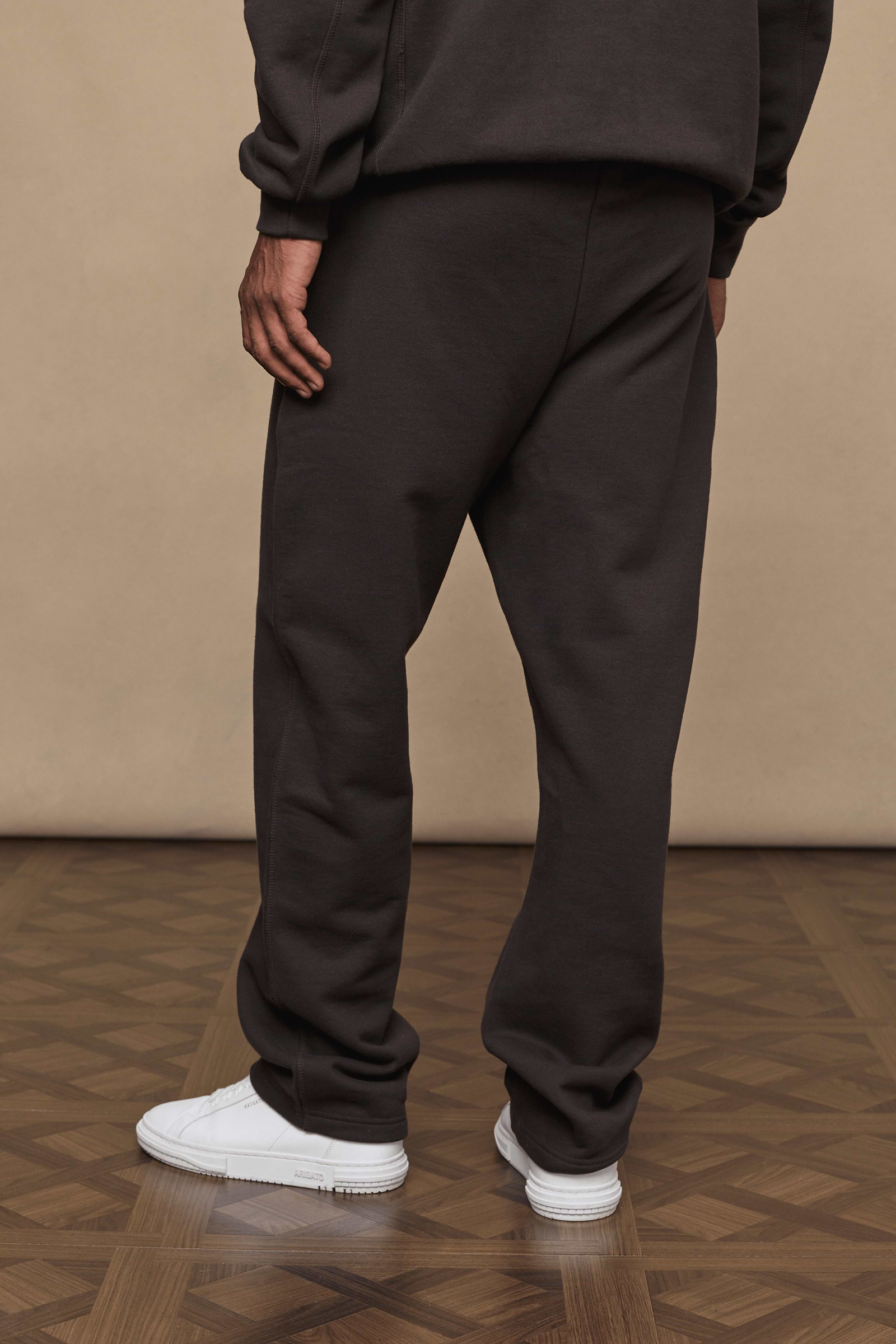 Men’s heavyweight cotton blend joggers in dark brown with straight leg fit by Raith